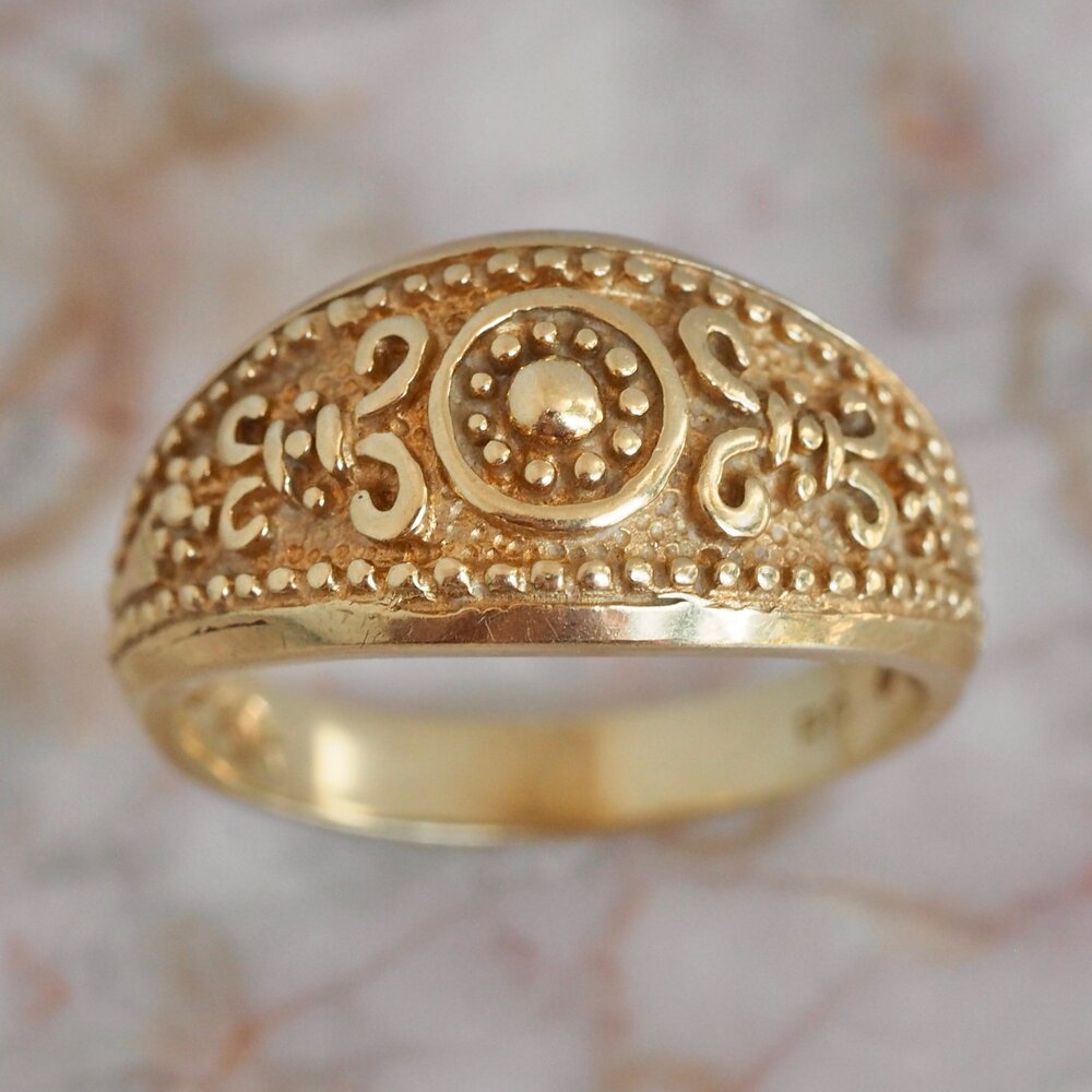 Vintage 10k Gold Domed Etruscan Style Band