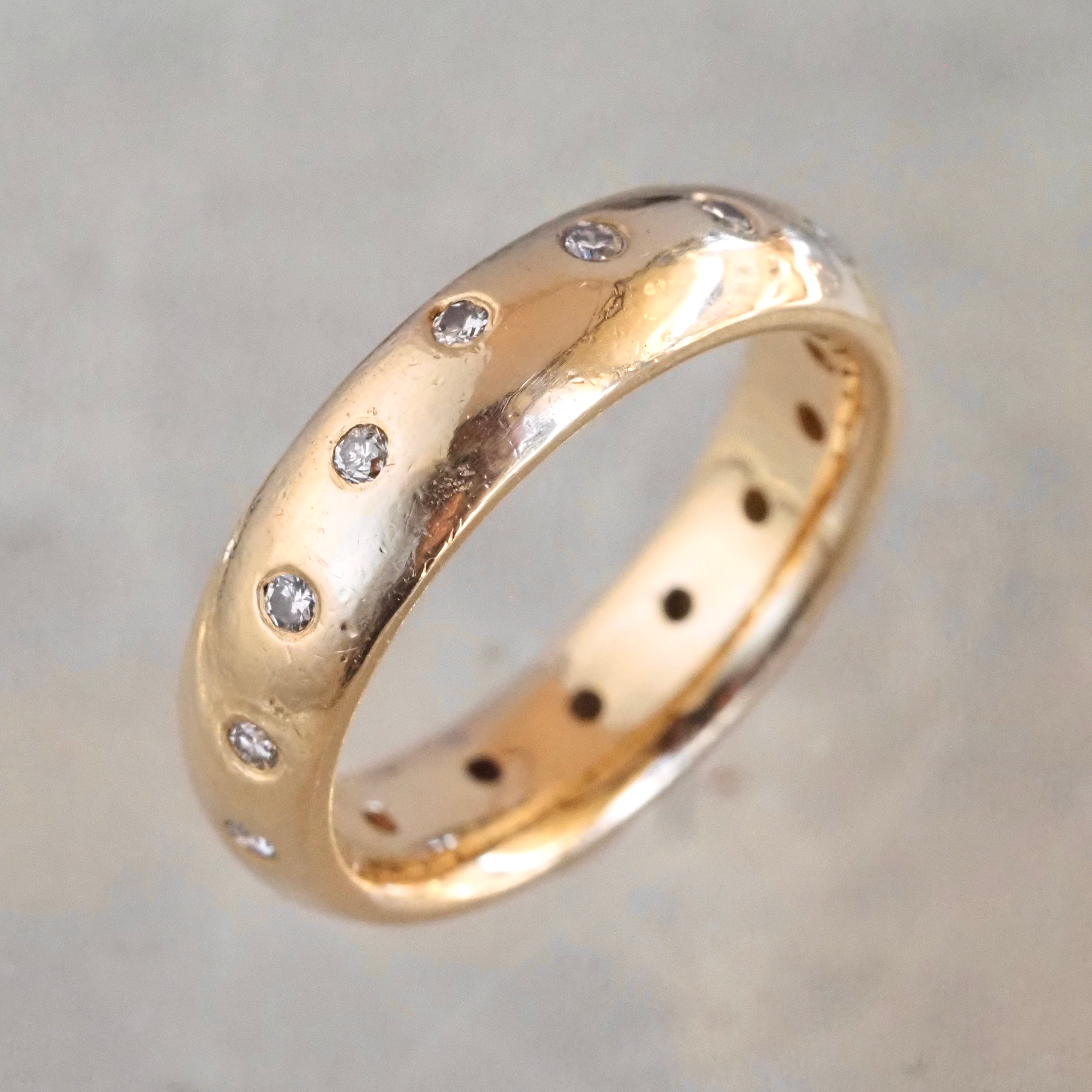 Vintage Meandering Diamonds 14k Gold Comfort Fit Band