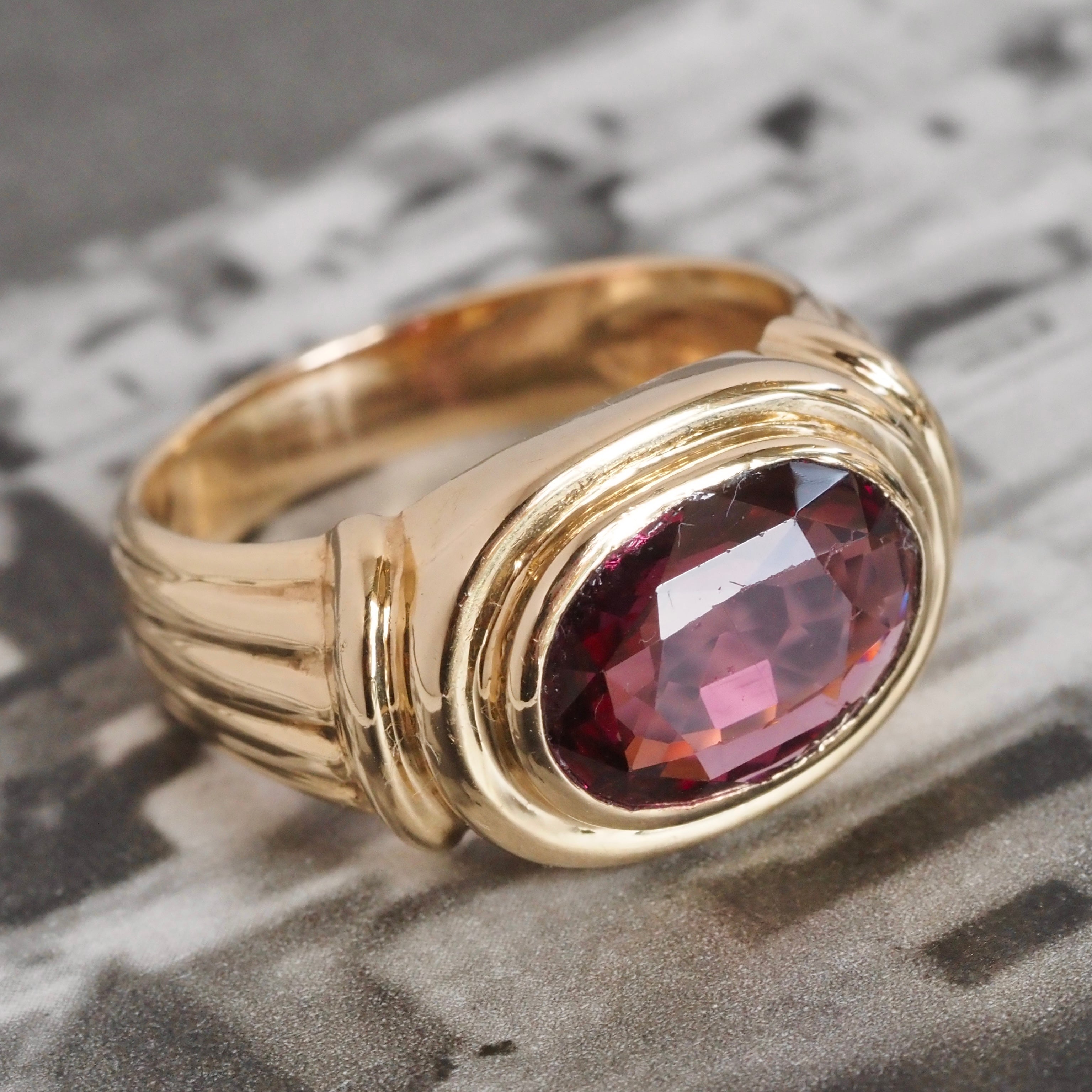 Vintage Neo-Classical Rhodolite Garnet 18k Gold Ring