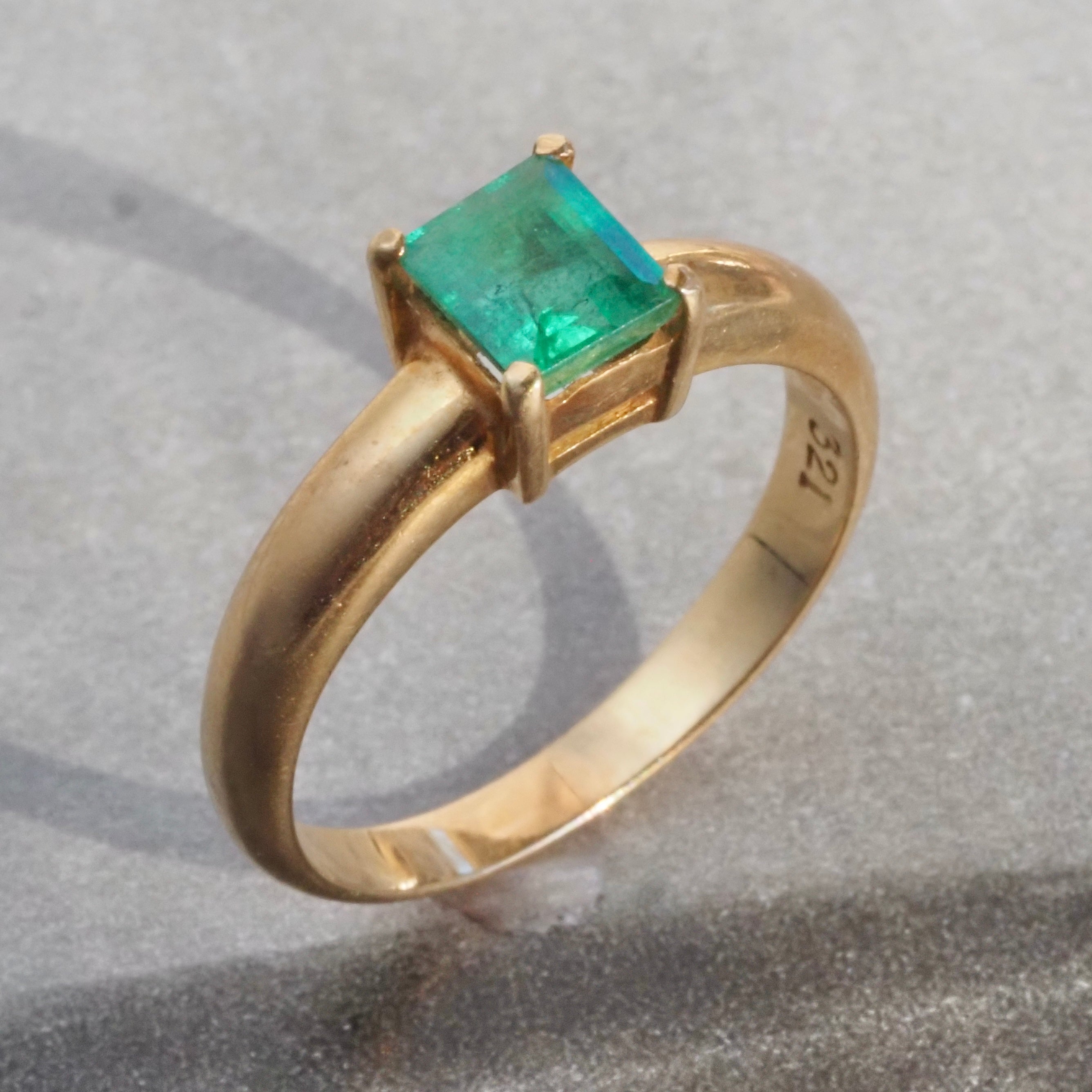 Vintage Emerald 18k Gold Solitaire Ring