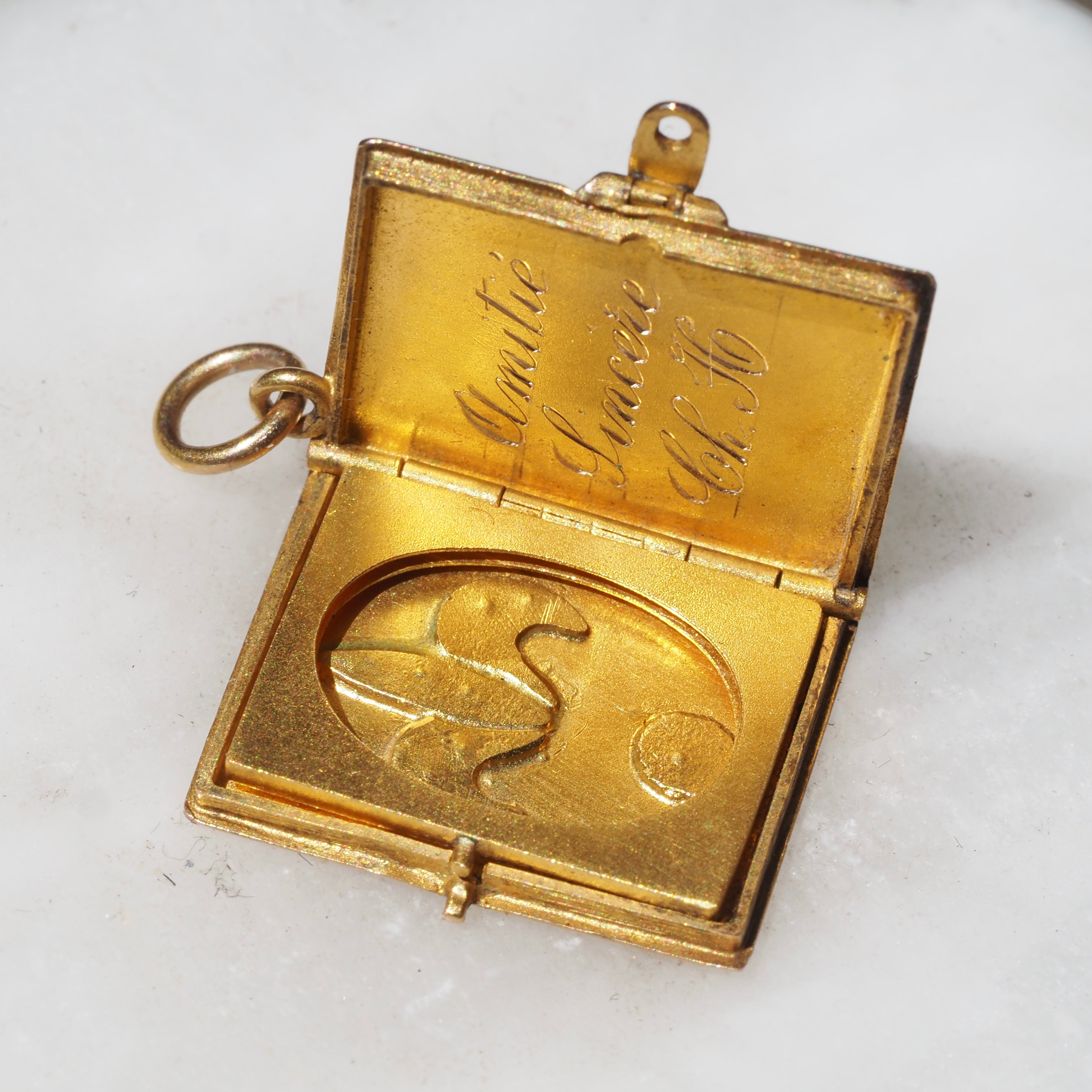 Antique French Bloomed 18k Gold Fleur de Lis "Amitie Sincere" Book Locket