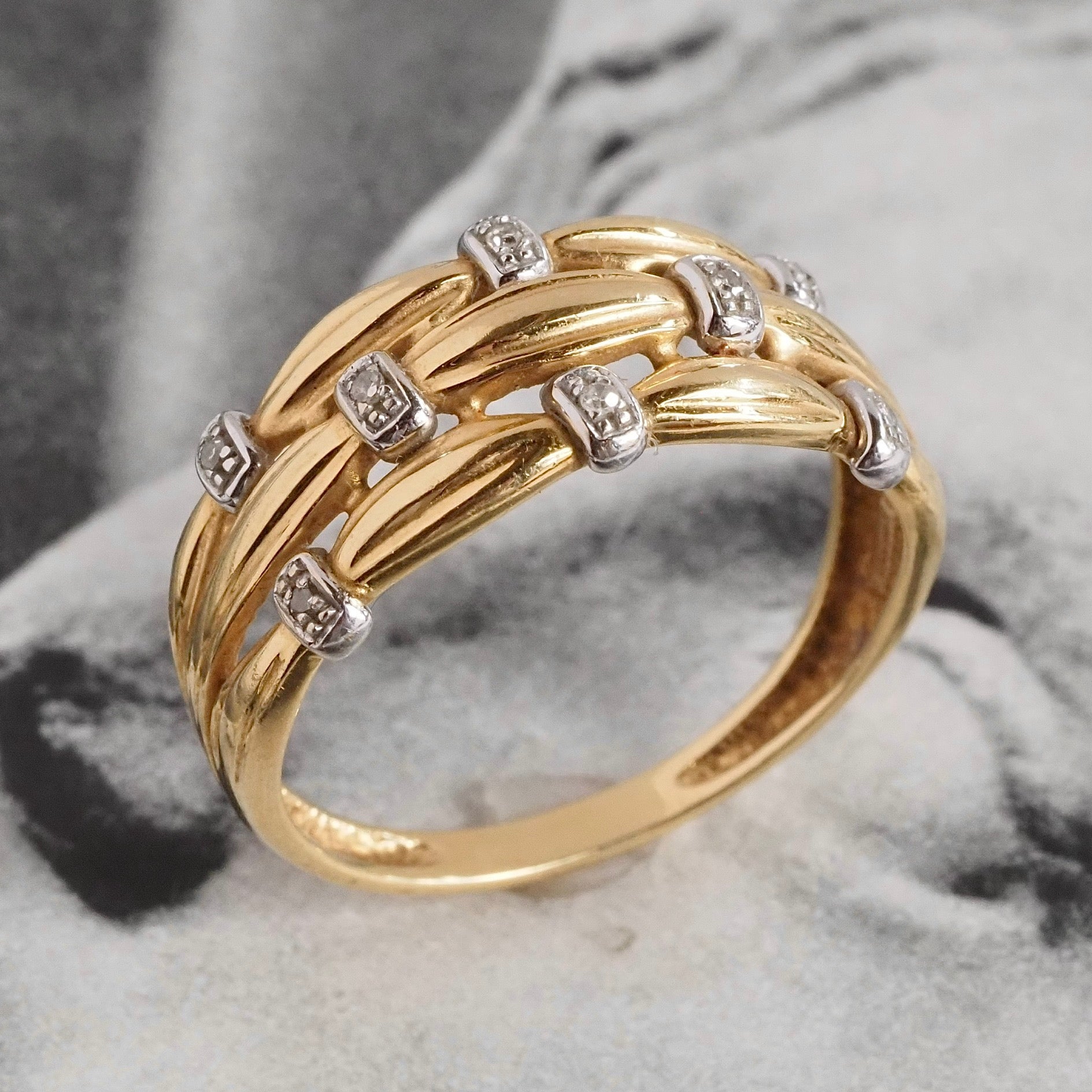 Vintage Reeded Diamond 18k Gold Tapered Band