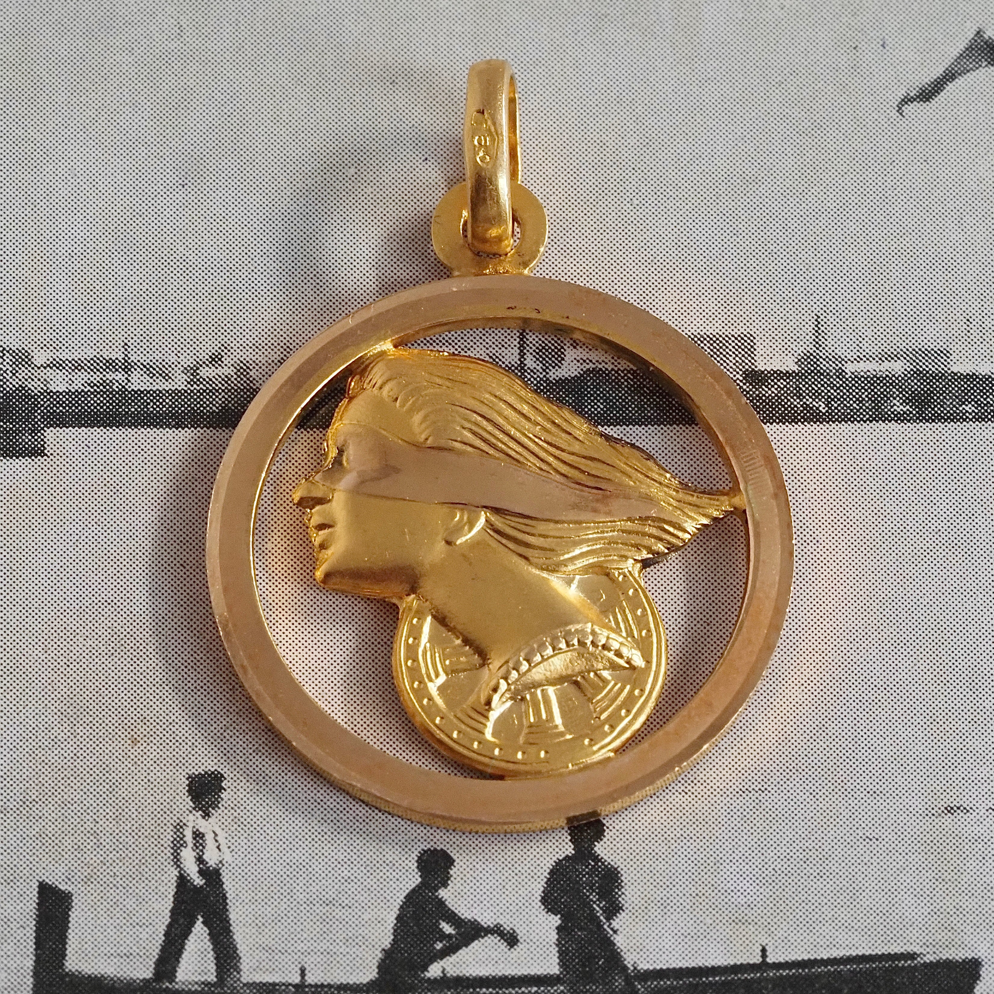 Vintage Italian Fortuna Bloomed 18k Gold Pendant