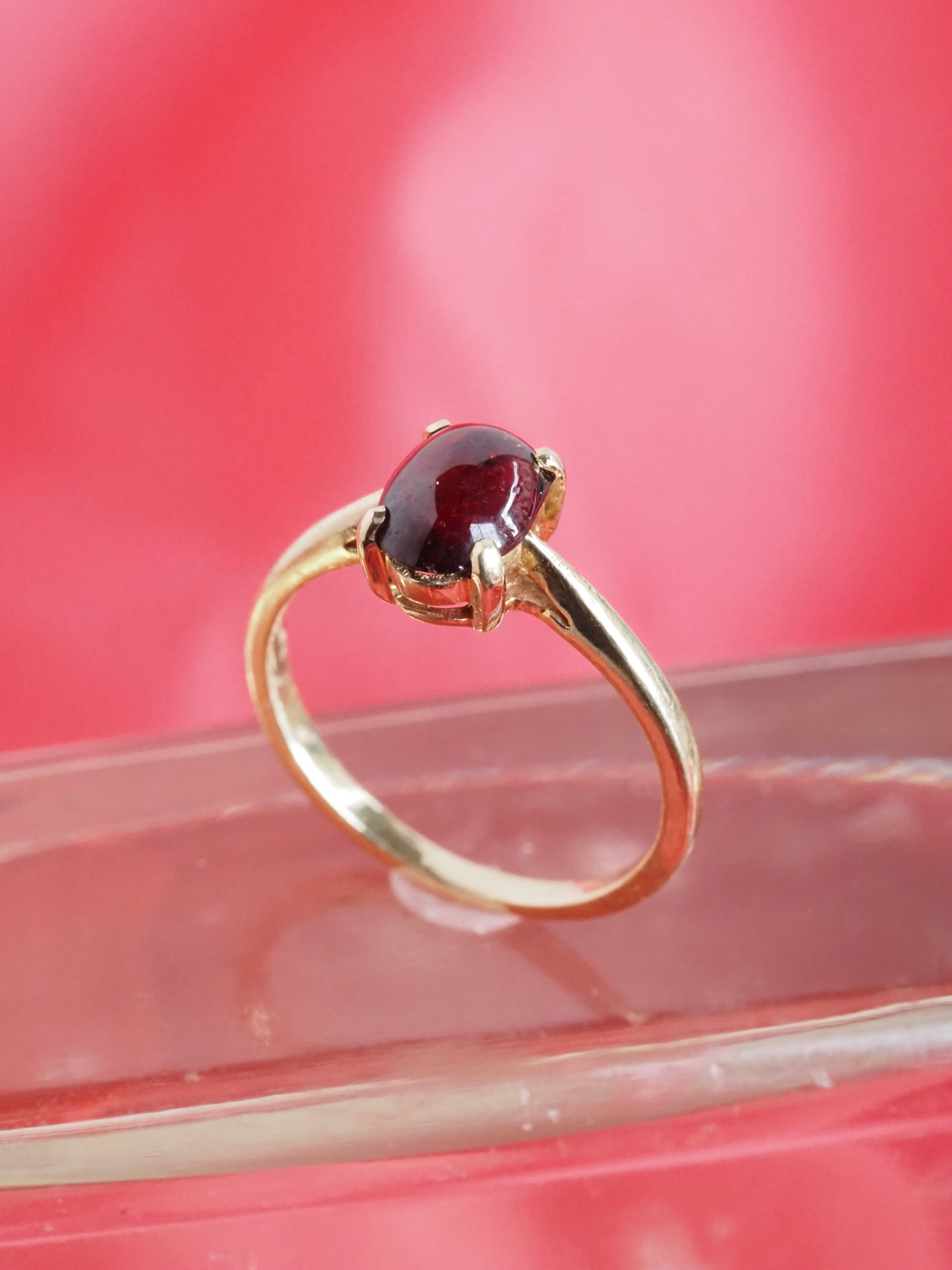 Vintage 14k Gold Garnet Cabochon Ring