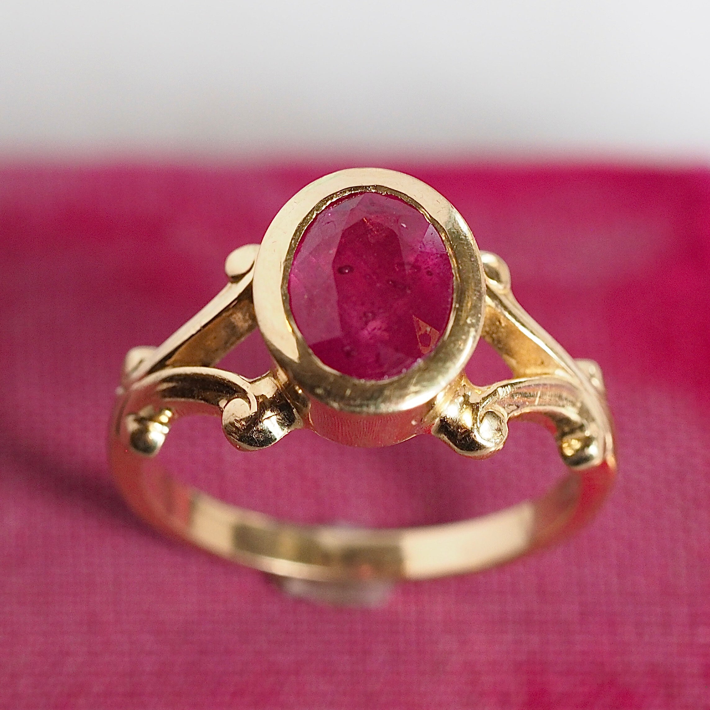 Vintage 14k Gold Natural Ruby Bezel Set Ring