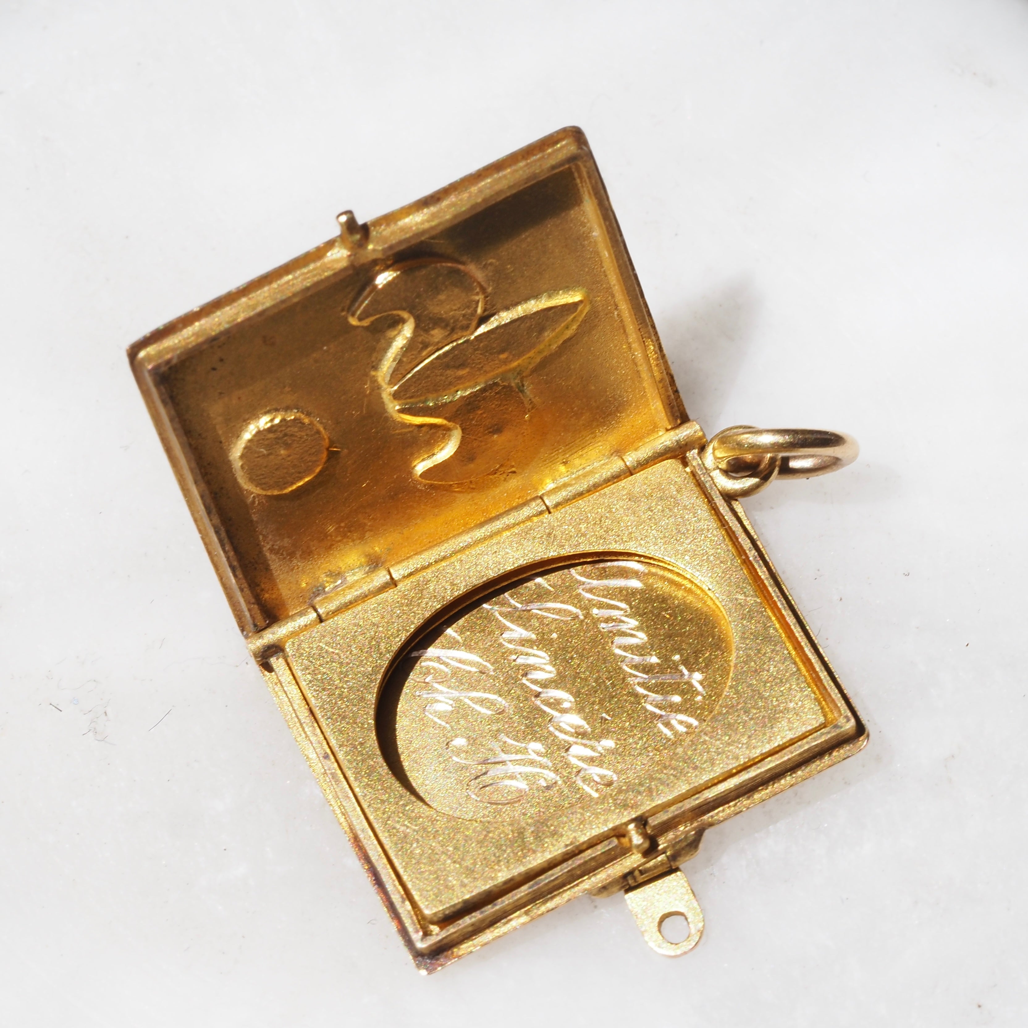 Antique French Bloomed 18k Gold Fleur de Lis "Amitie Sincere" Book Locket