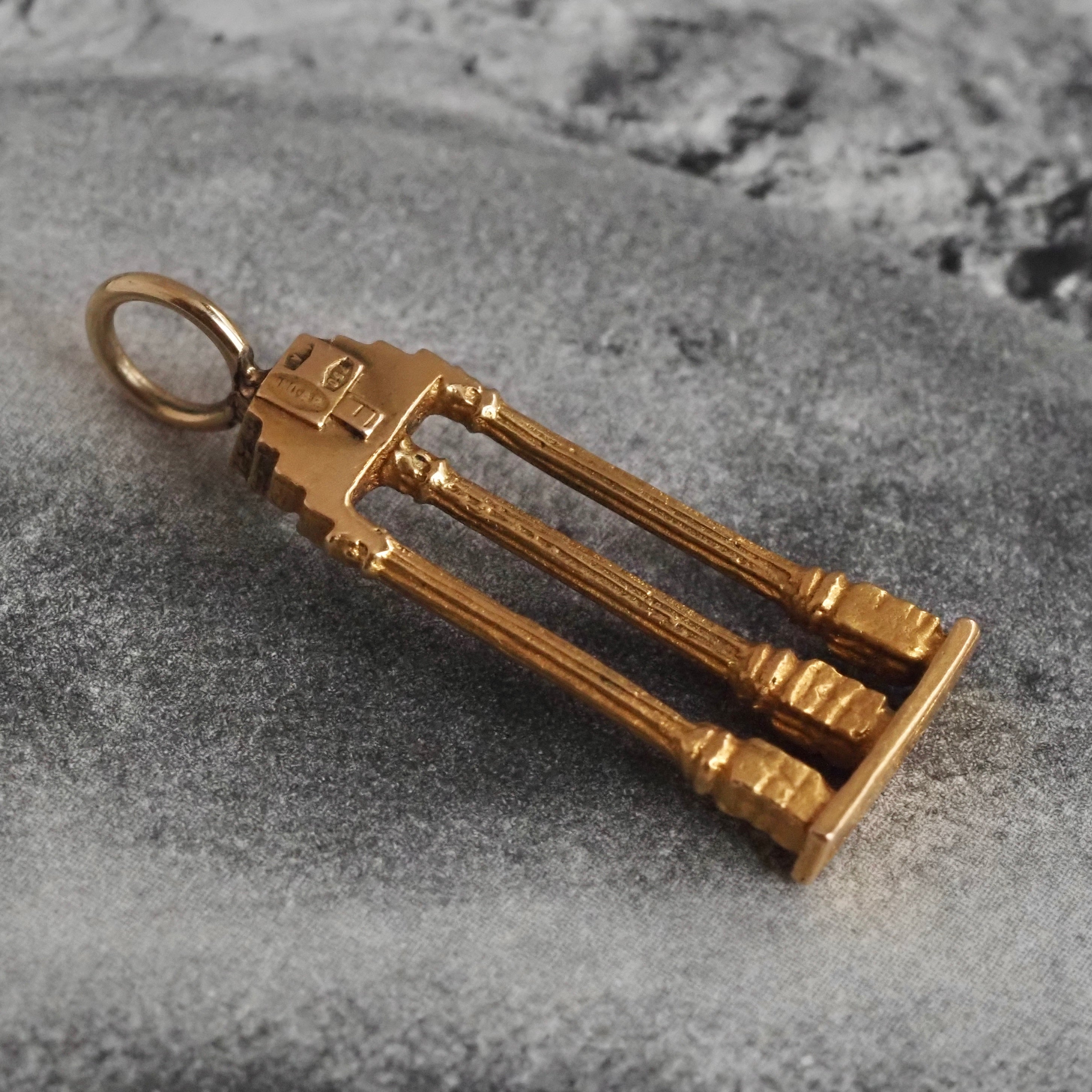 Vintage "Souvenir de Rome" Italian Columns 18k Gold Charm