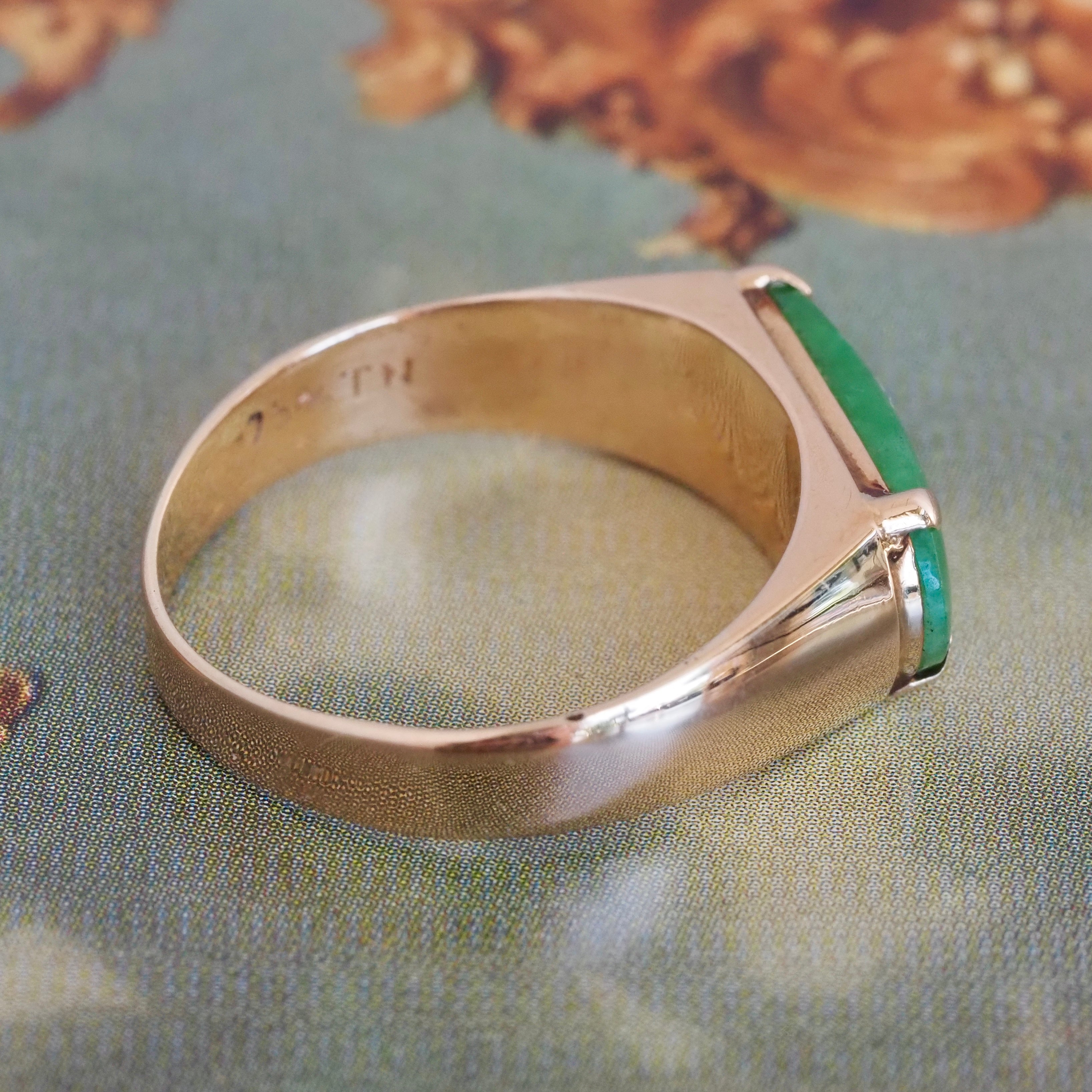 Vintage 18k Gold Jade Saddle Ring