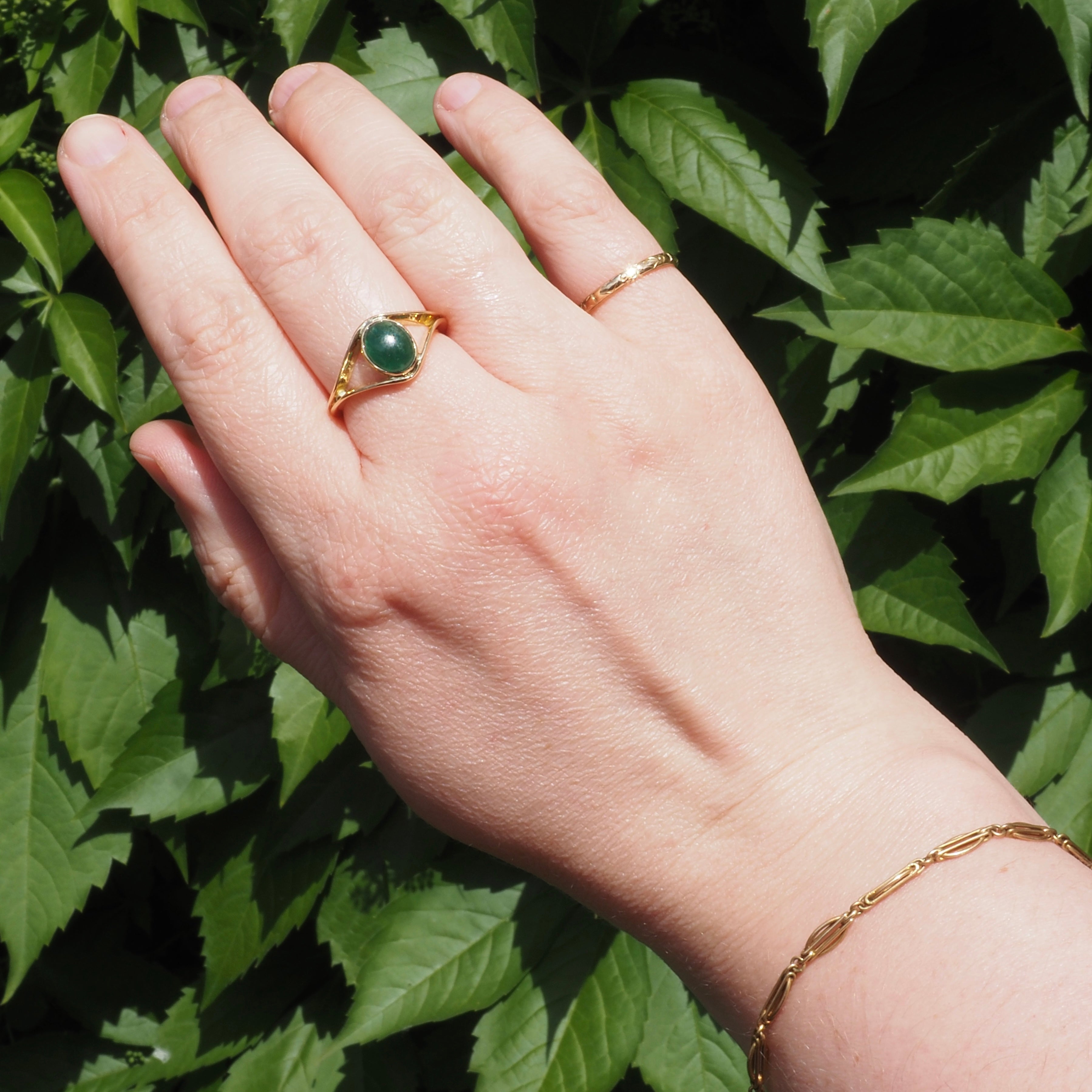 Vintage Modernist Emerald Cabochon 18k Gold Ring