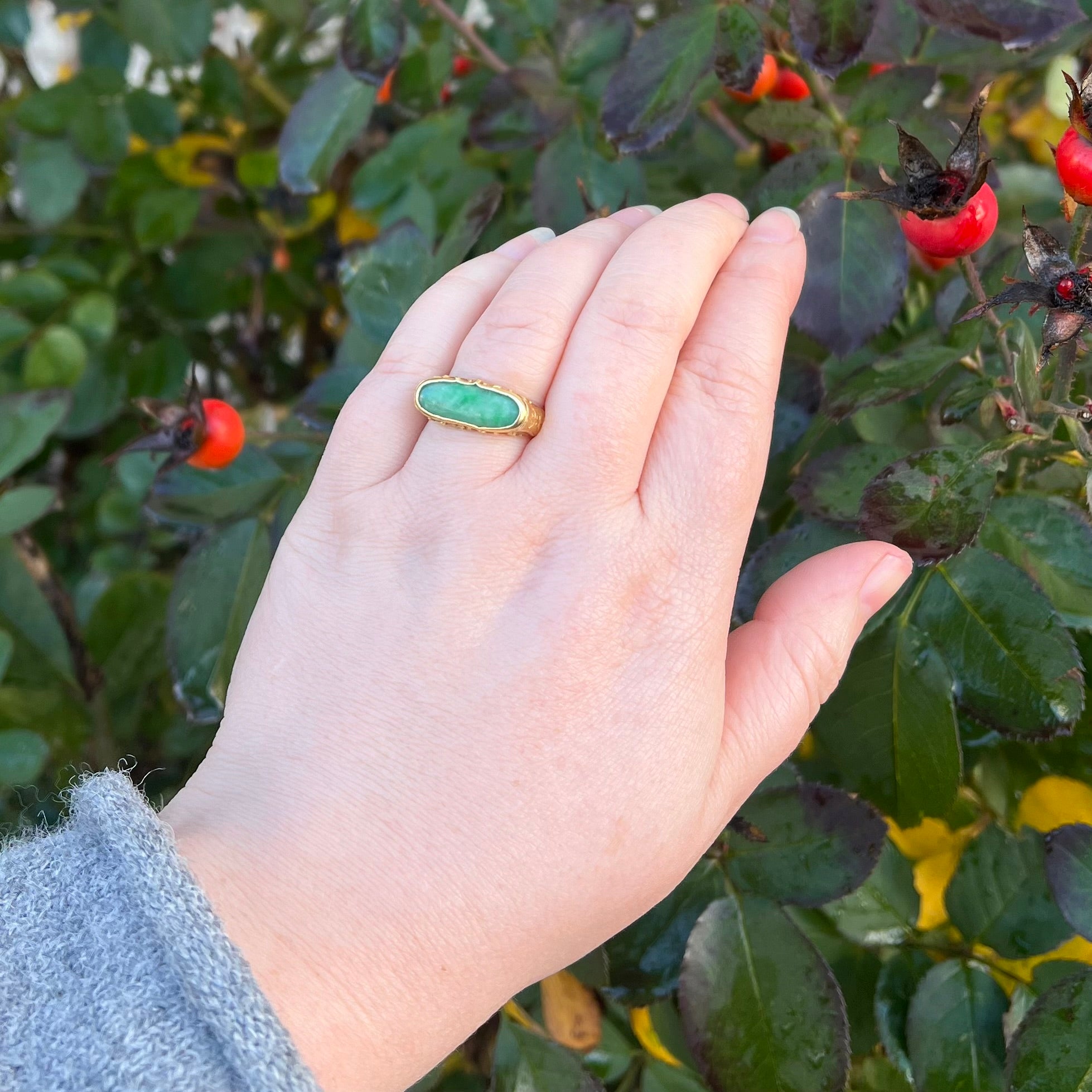 Antique Chinese 18k Gold Jade Saddle Ring