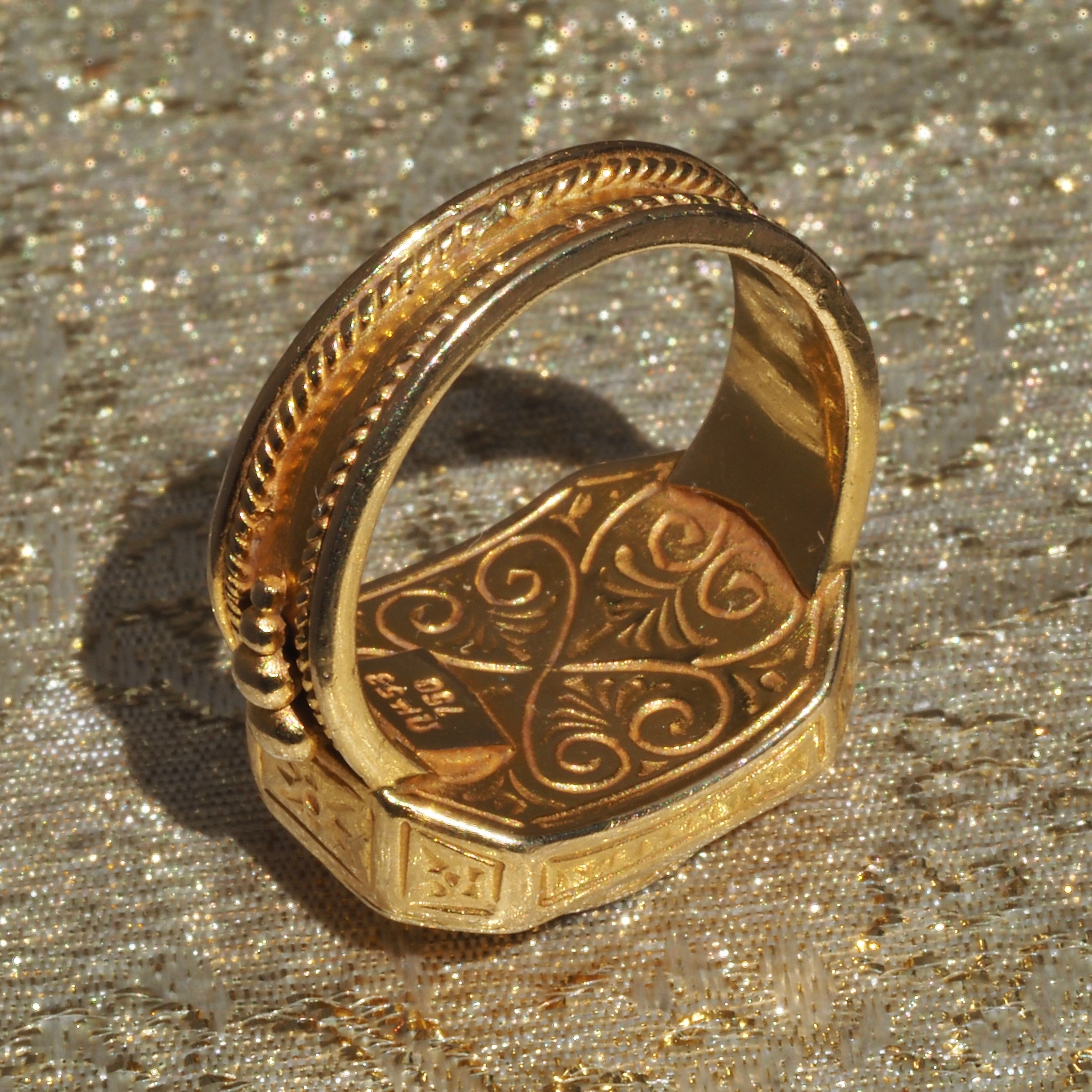 Vintage Greek Lapis 18K Gold Ring