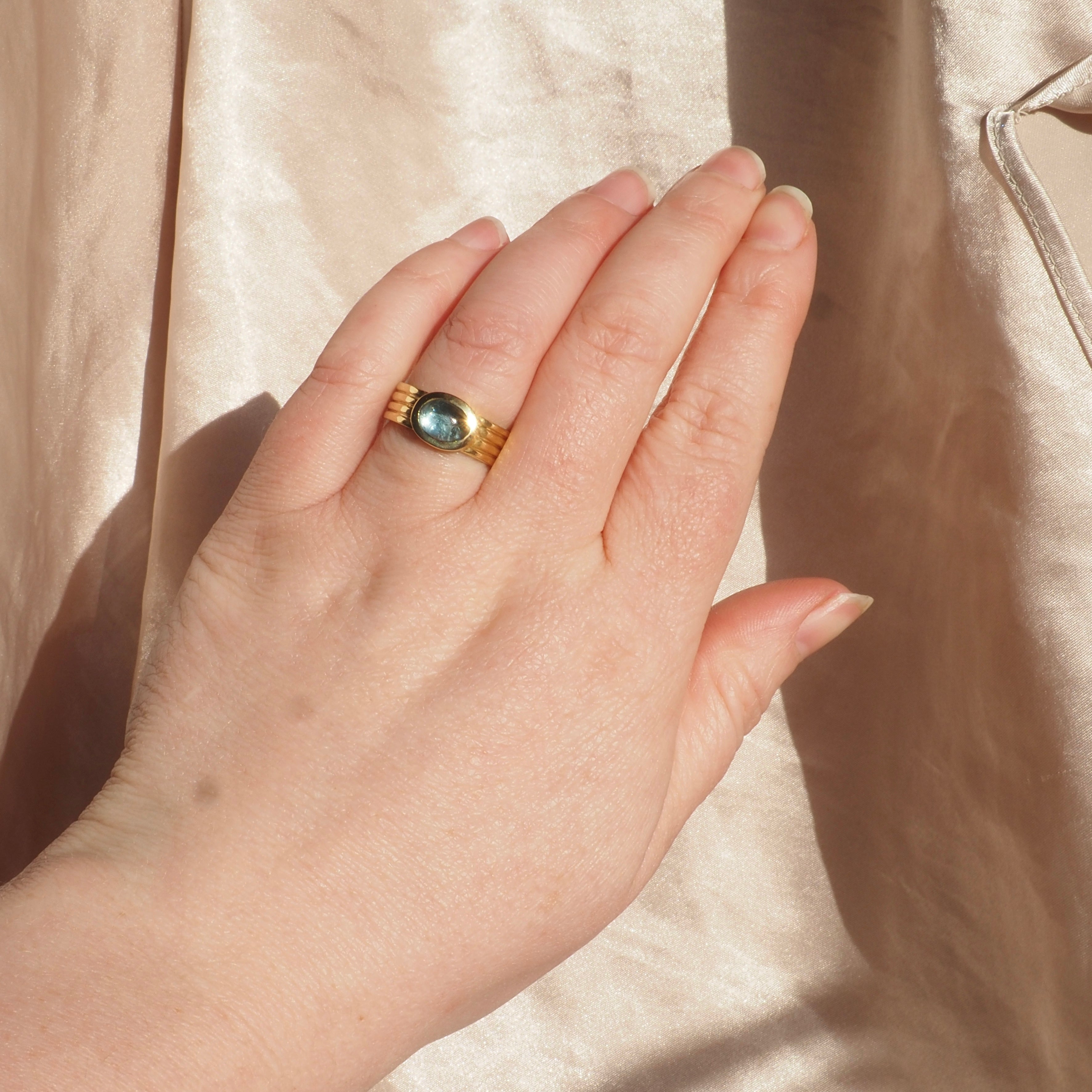 Vintage Aquamarine Cabochon Bezel Set 18k Gold Ring