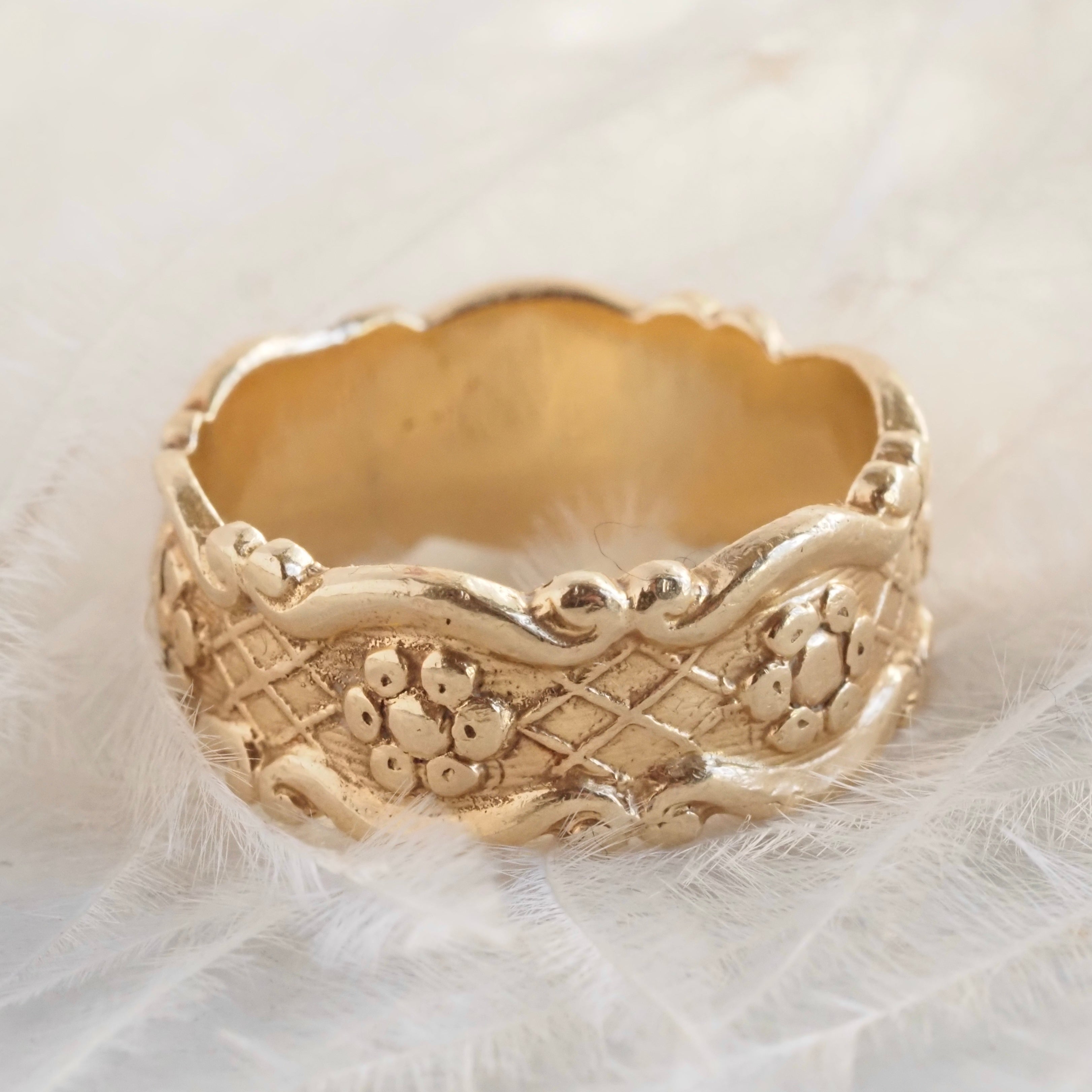 Vintage Floral Banner 14k Gold Band