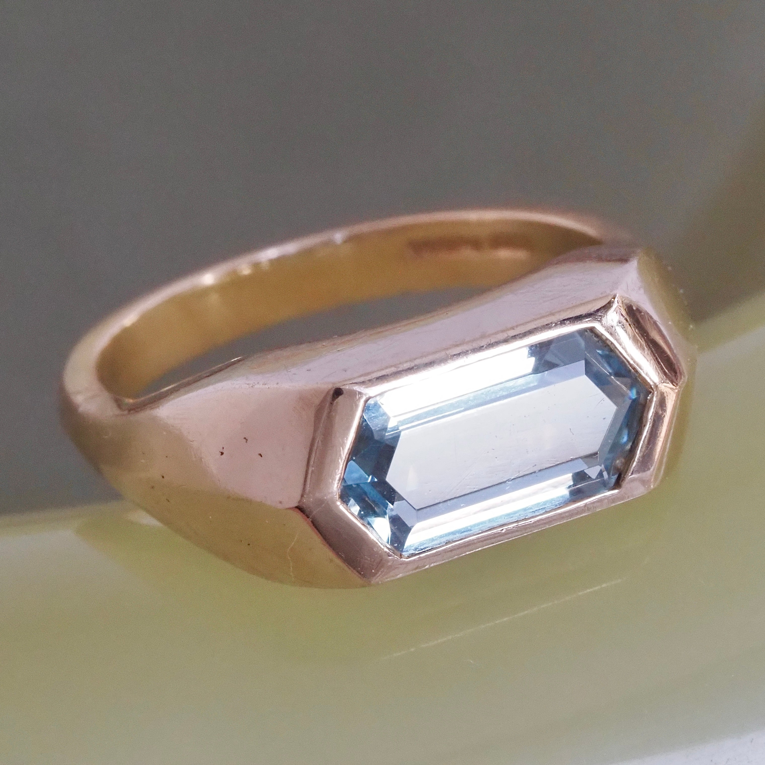 Mid Century Modern English Aquamarine 9k Gold Ring