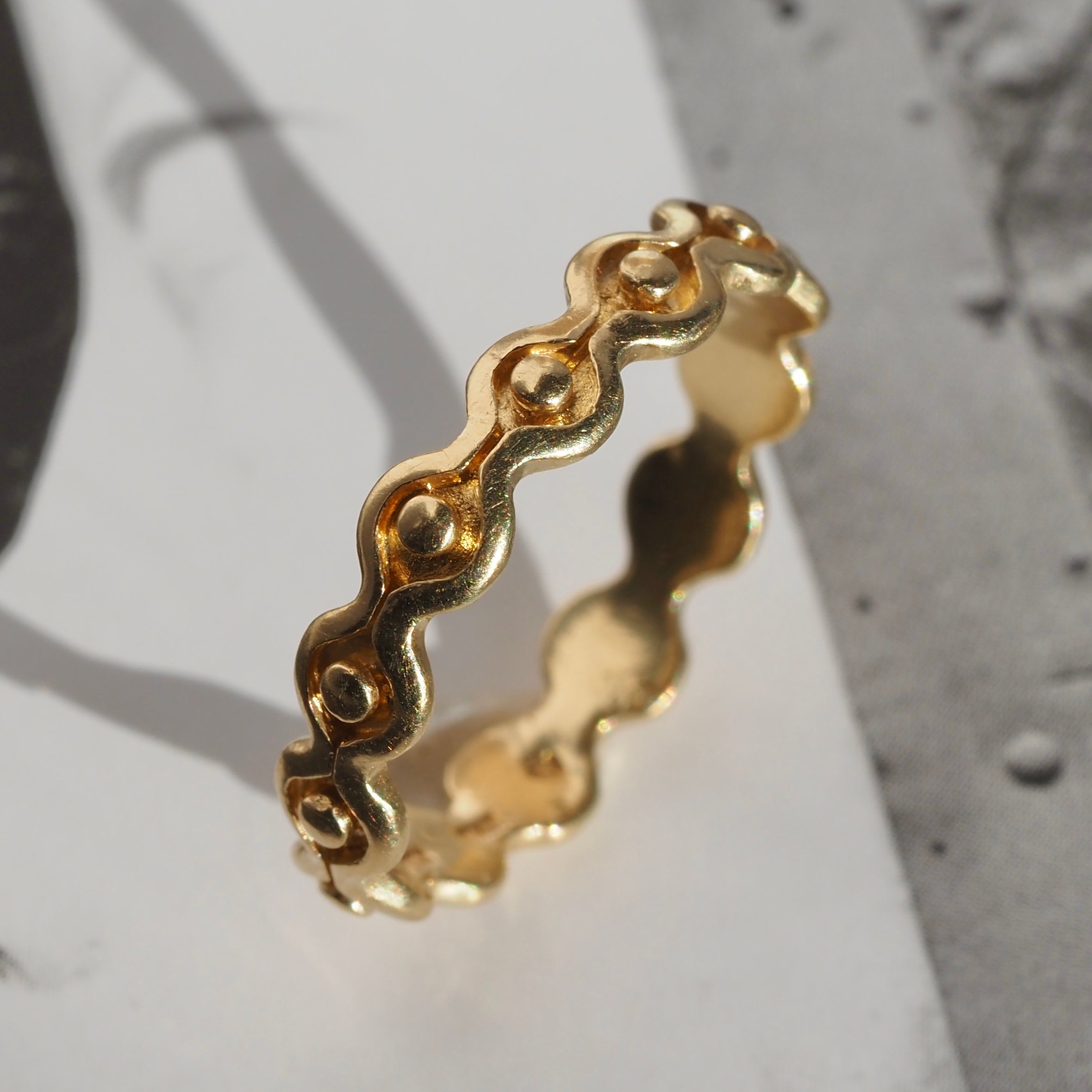 Vintage Italian 18k Gold Eye Eternity Ring