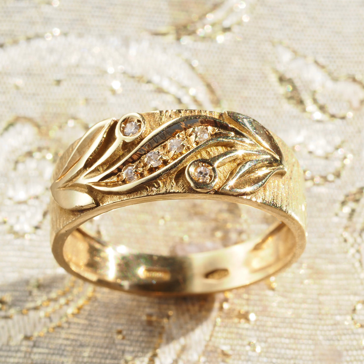 Vintage Italian Diamond 18k Gold Leaves and Flower Band