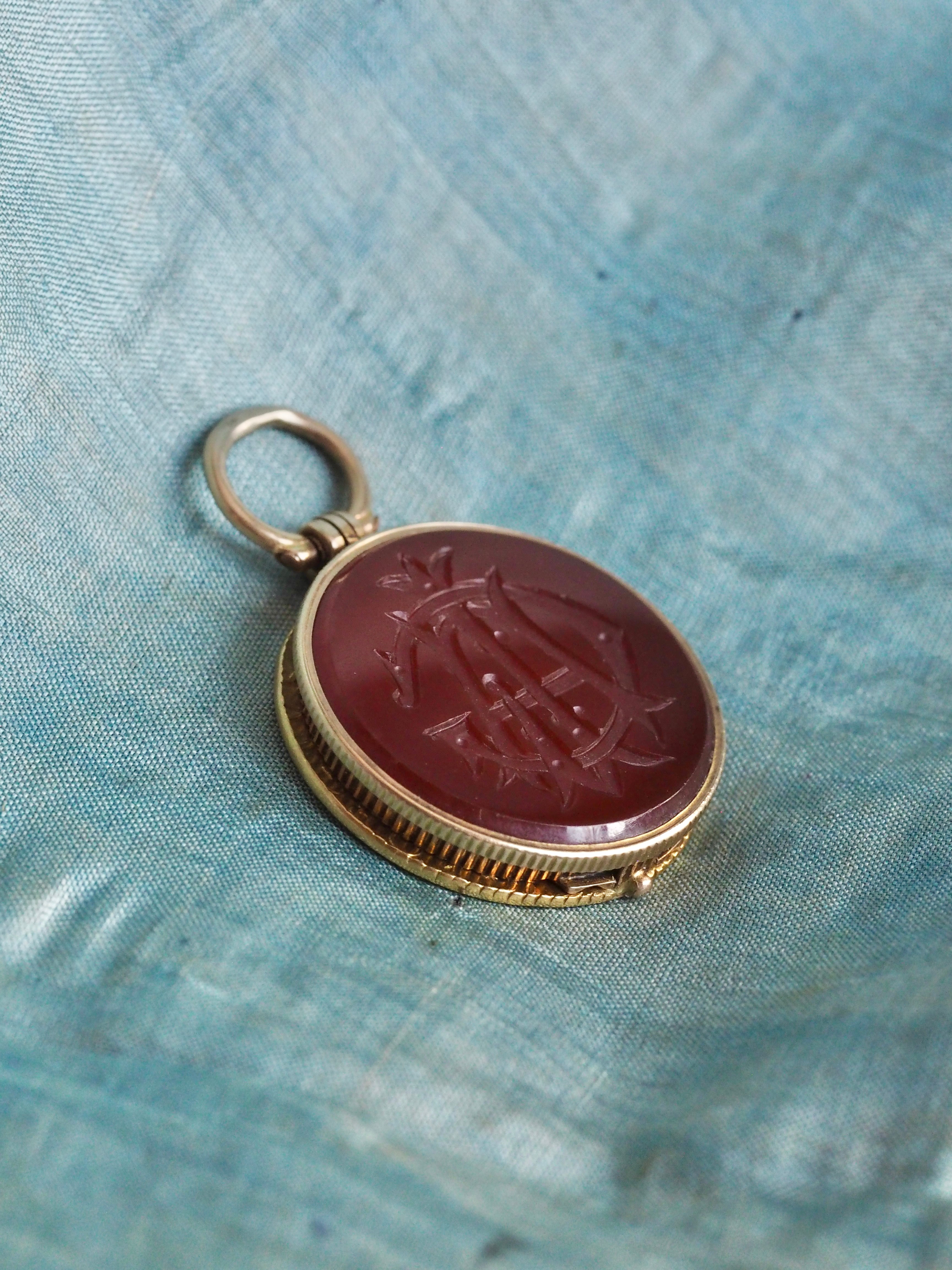 Antique Victorian Carnelian & c. 1795 22k Spade Guinea Coin Locket