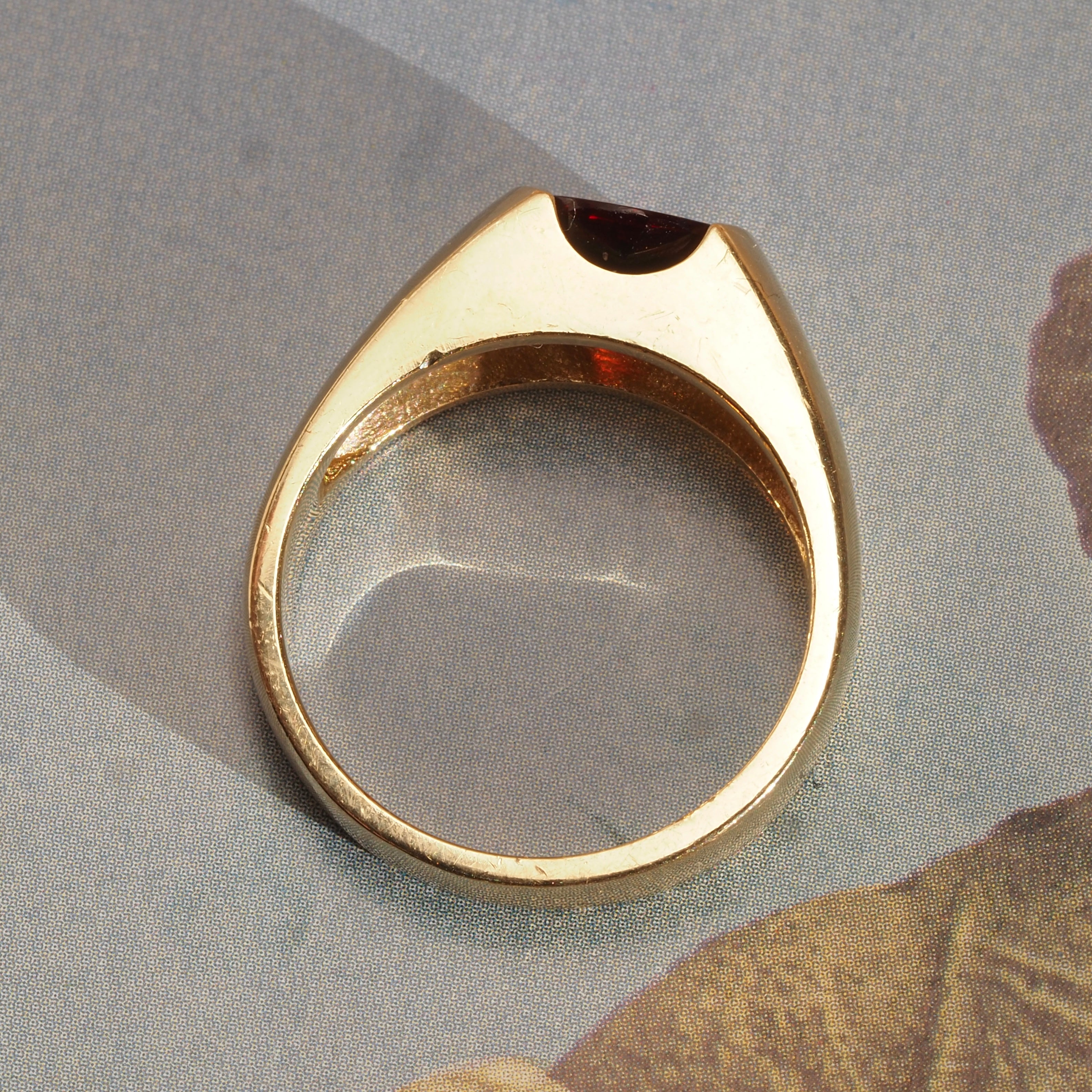 Vintage Buff Cut Garnet 14k Gold Ring