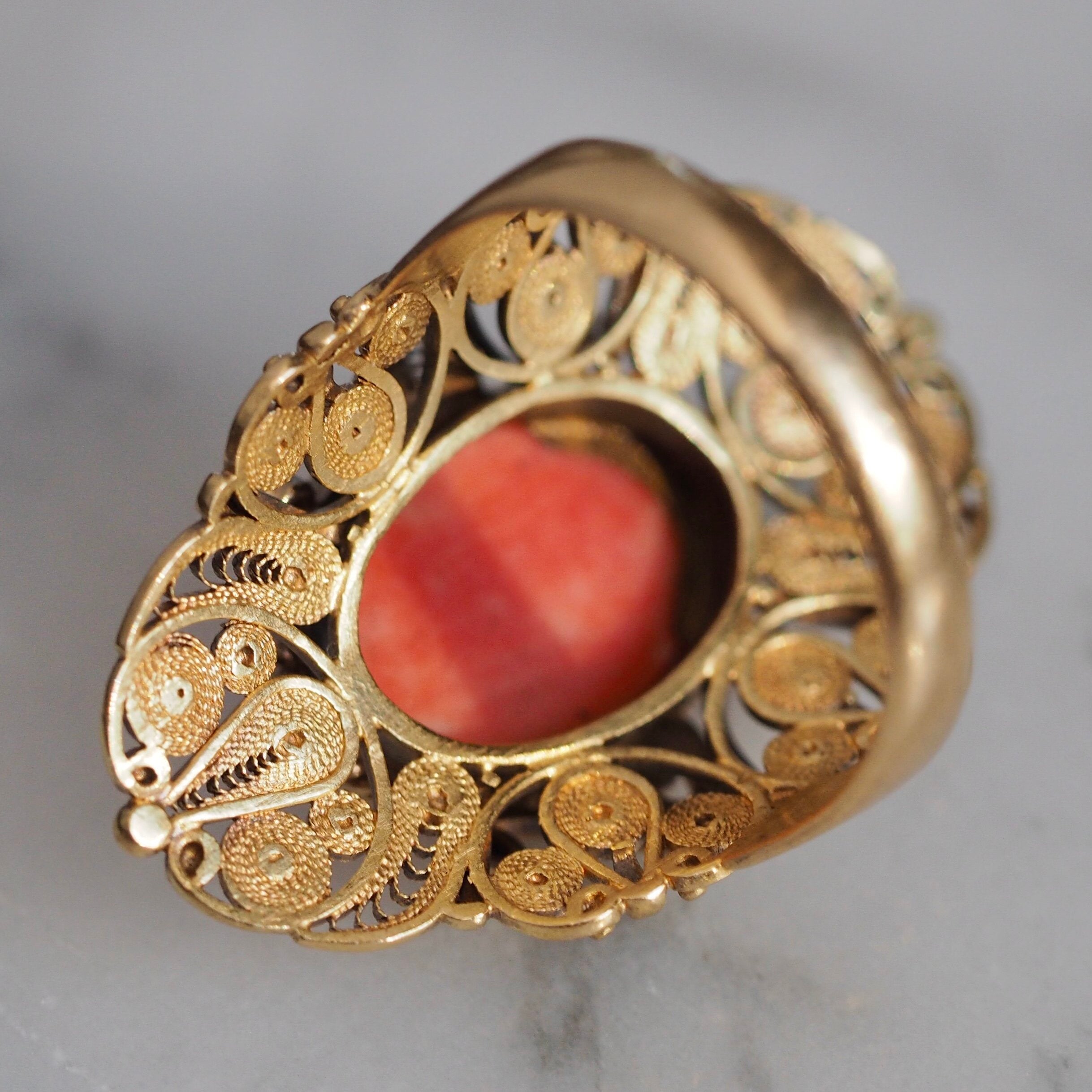 Antique 18k Gold Filigree Coral Ring