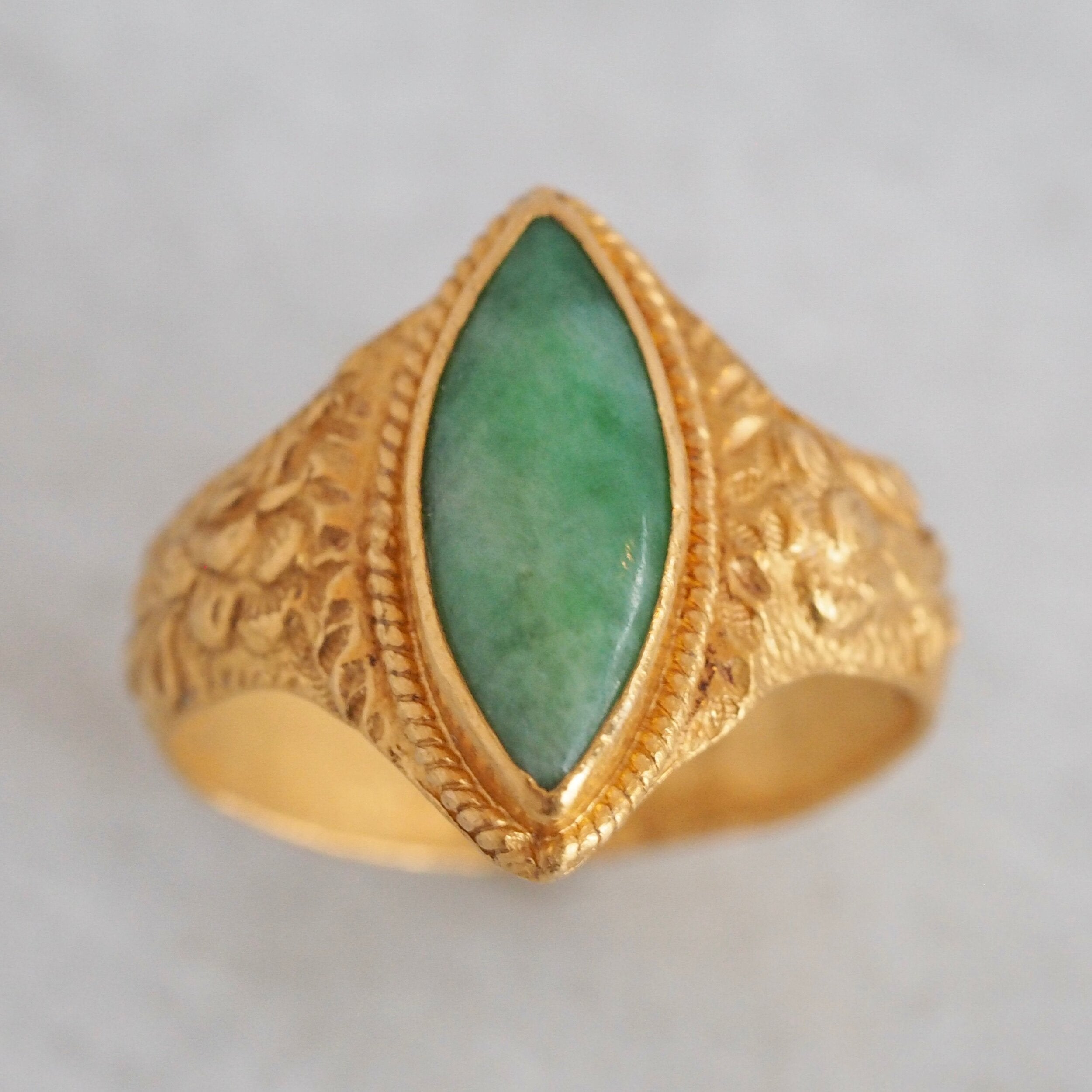 Antique Chinese 22k/24k Gold Jade Navette Ring