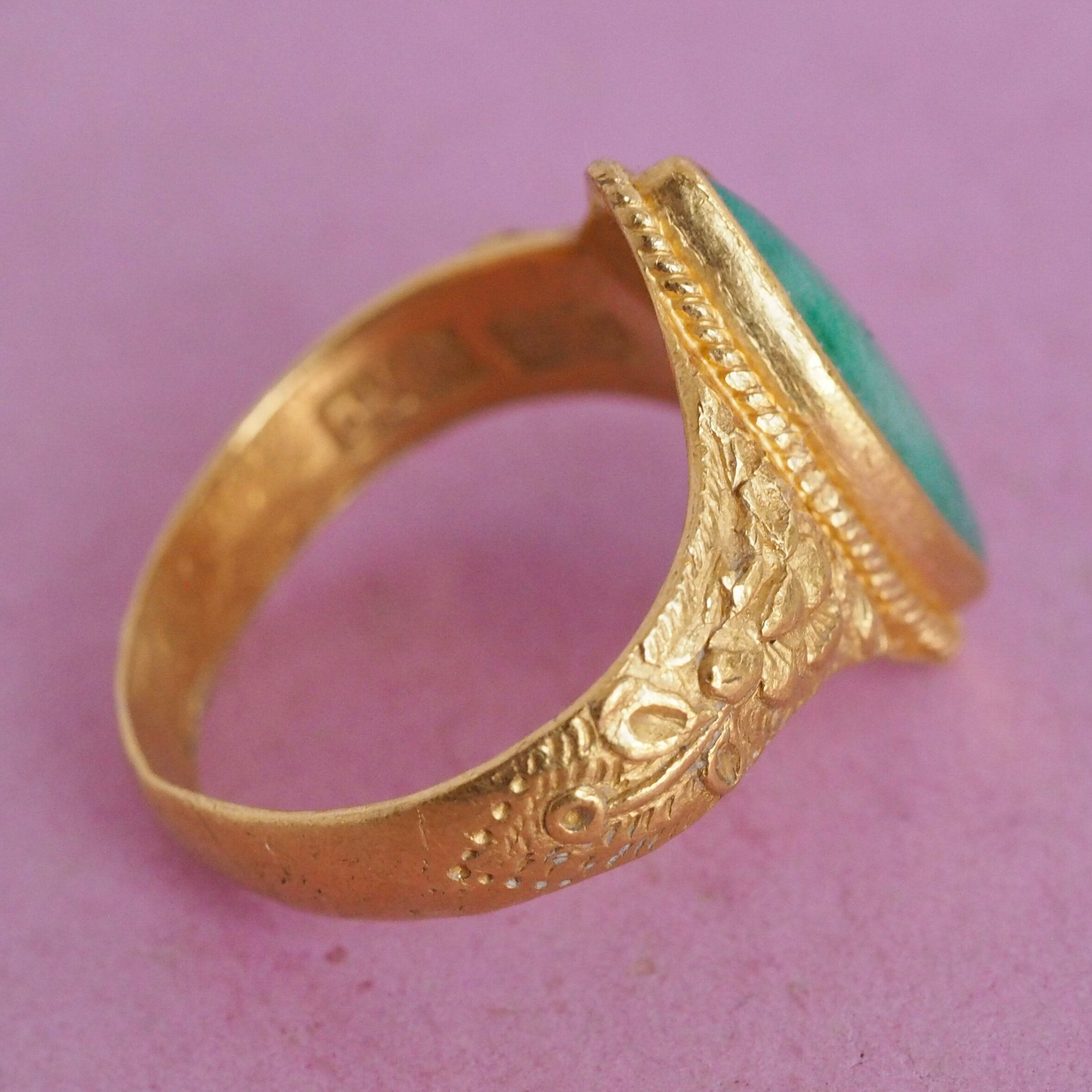 Antique Chinese 22k/24k Gold Jade Navette Ring