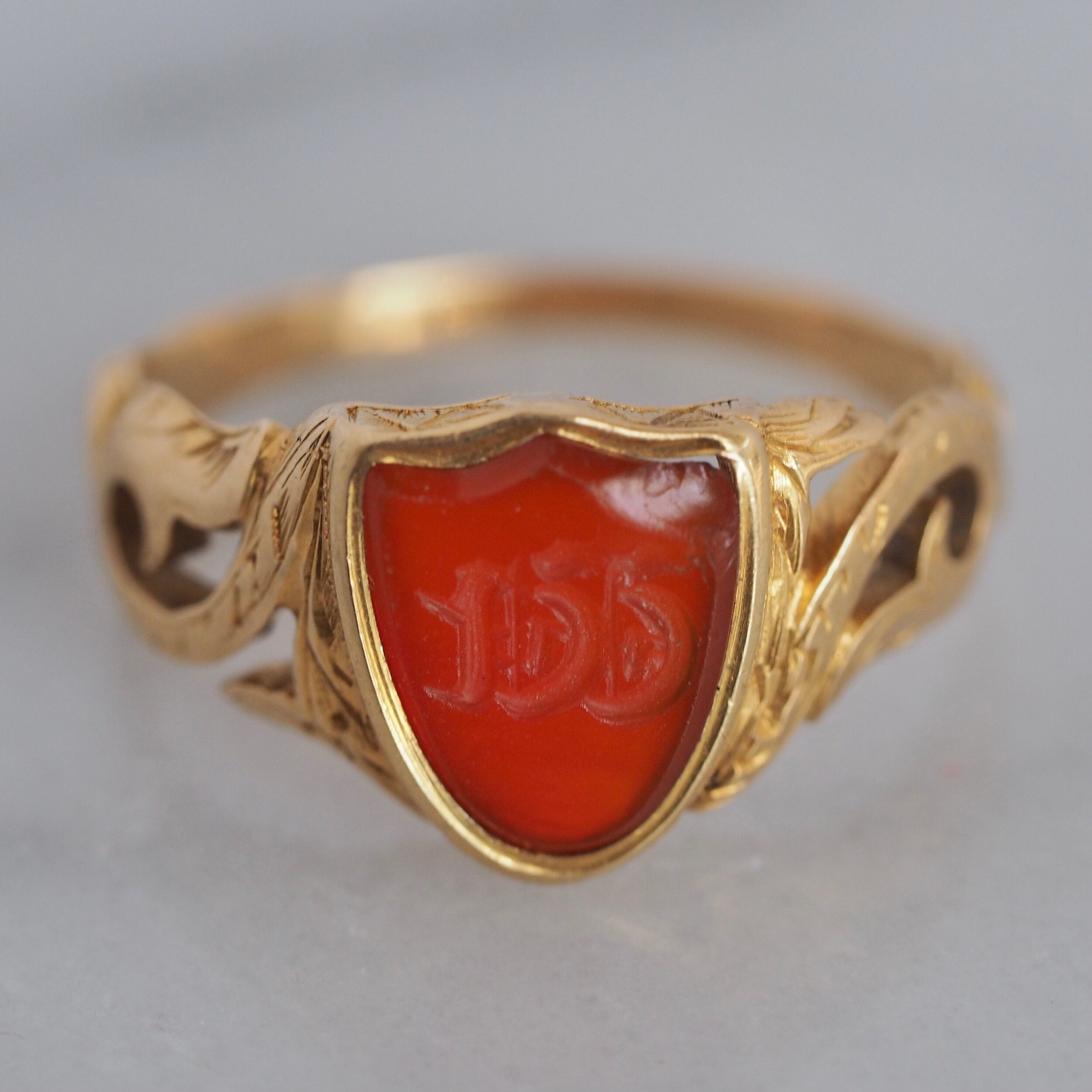 Antique Early Victorian 18k Gold Carnelian Intaglio Shield Signet Ring