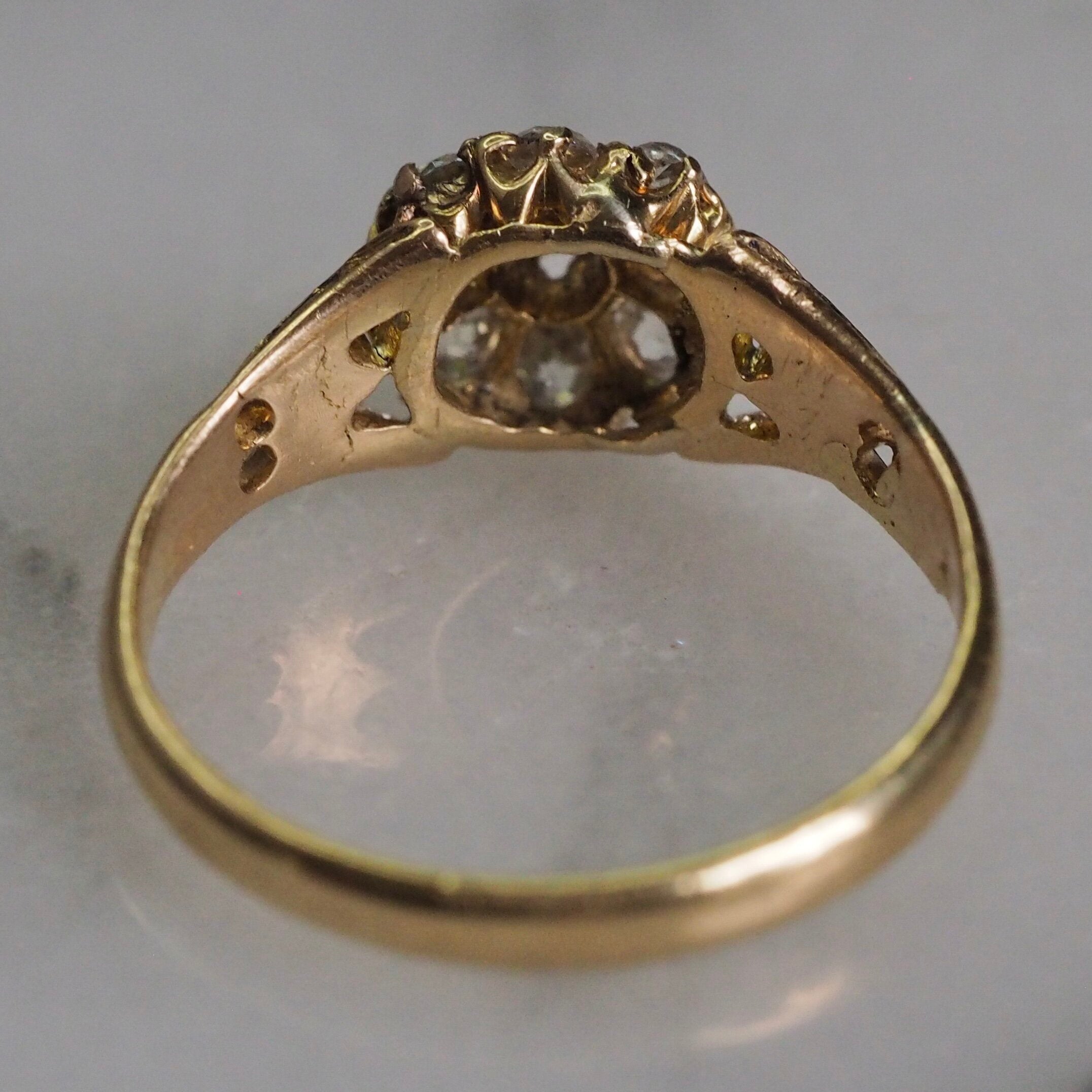 Antique Early Victorian c. 1840 15k Gold Old Mine Cut Diamond Cluster Ring