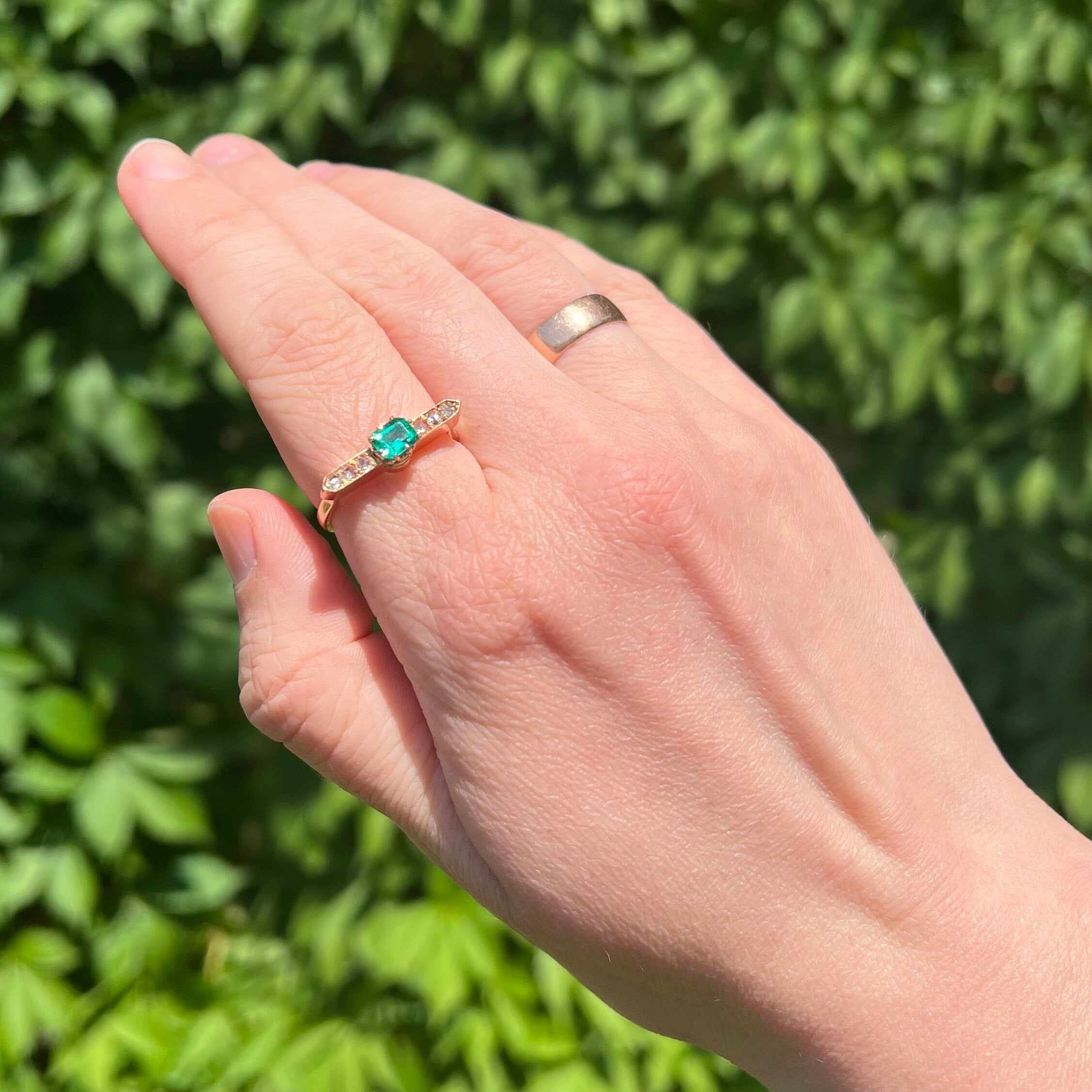 Antique Edwardian 18k Gold Emerald and Rose Cut Diamond Bar Ring
