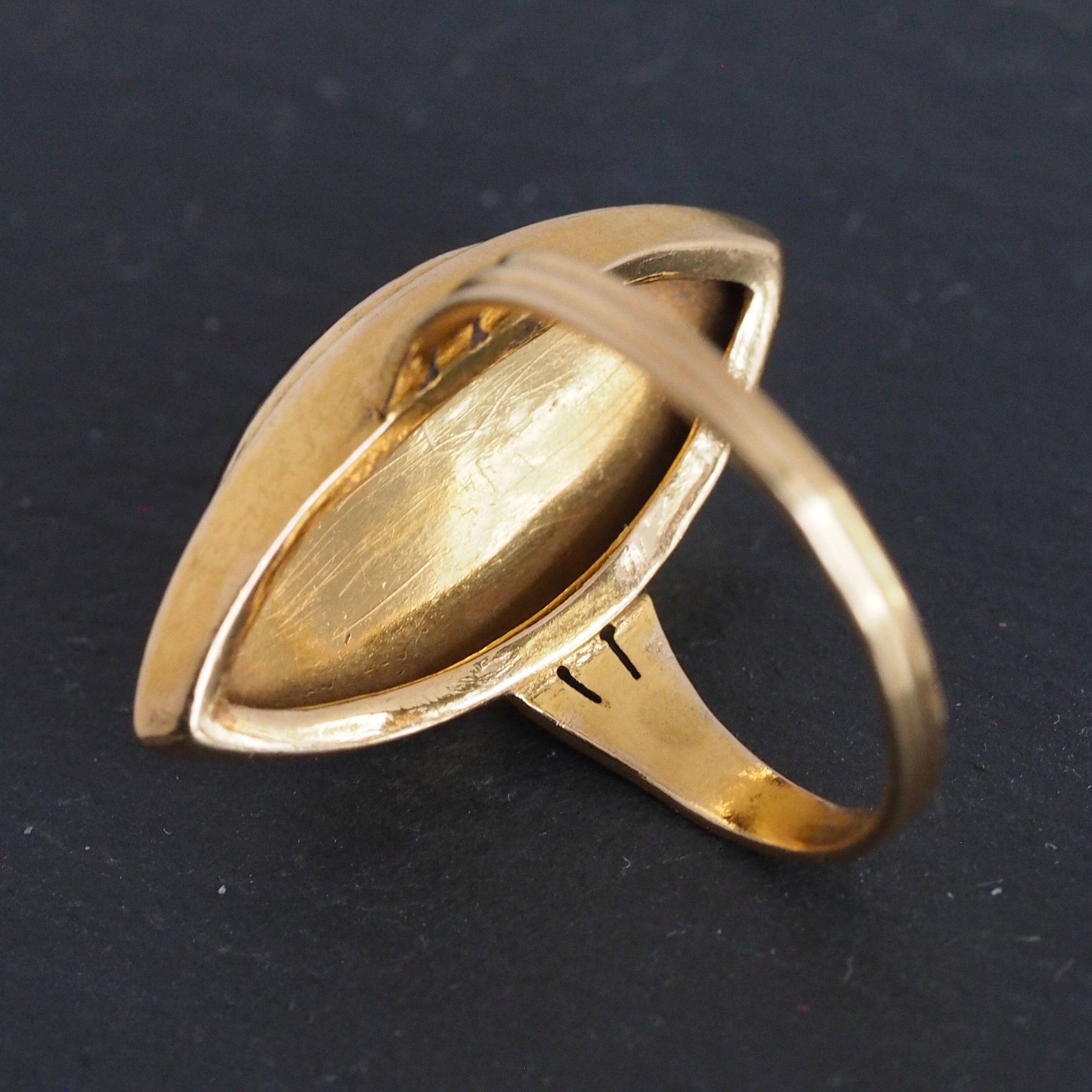 Antique Victorian 18k Gold Foiled Garnet Navette Ring