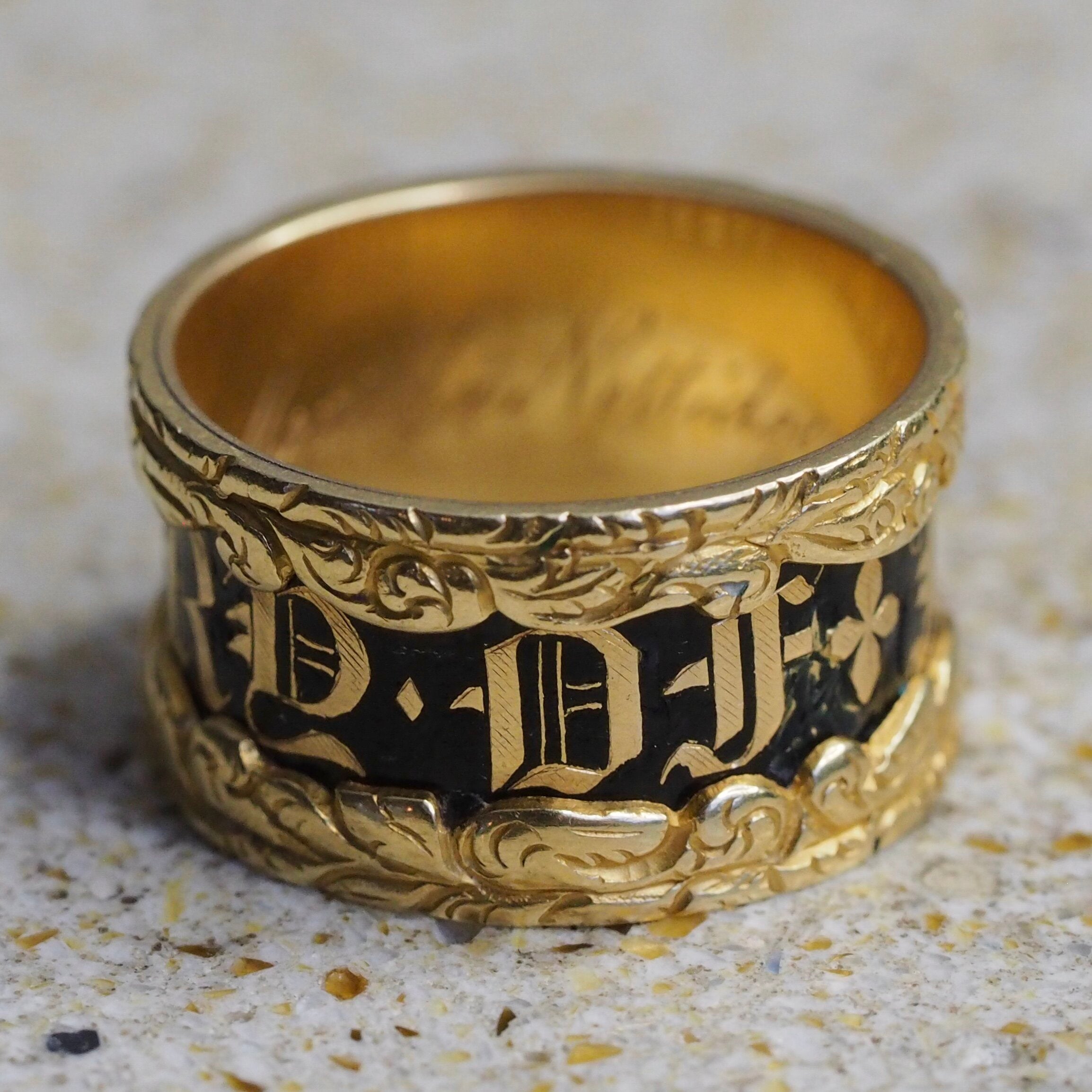 Antique c. 1825 18k Gold and Black Enamel Mourning Ring