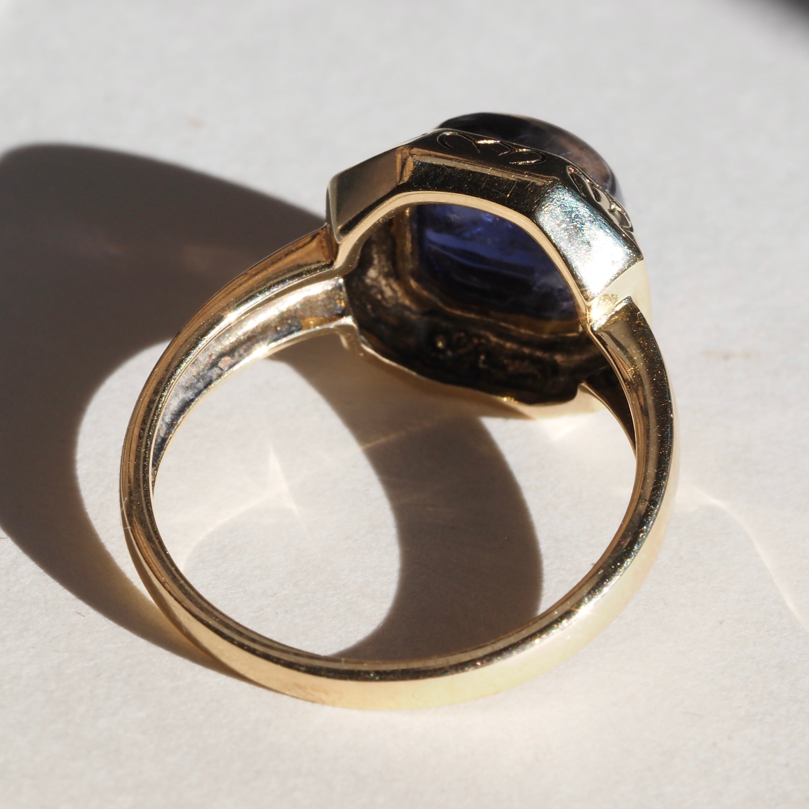 Vintage Iolite Cabochon 14k Gold Floral Ring