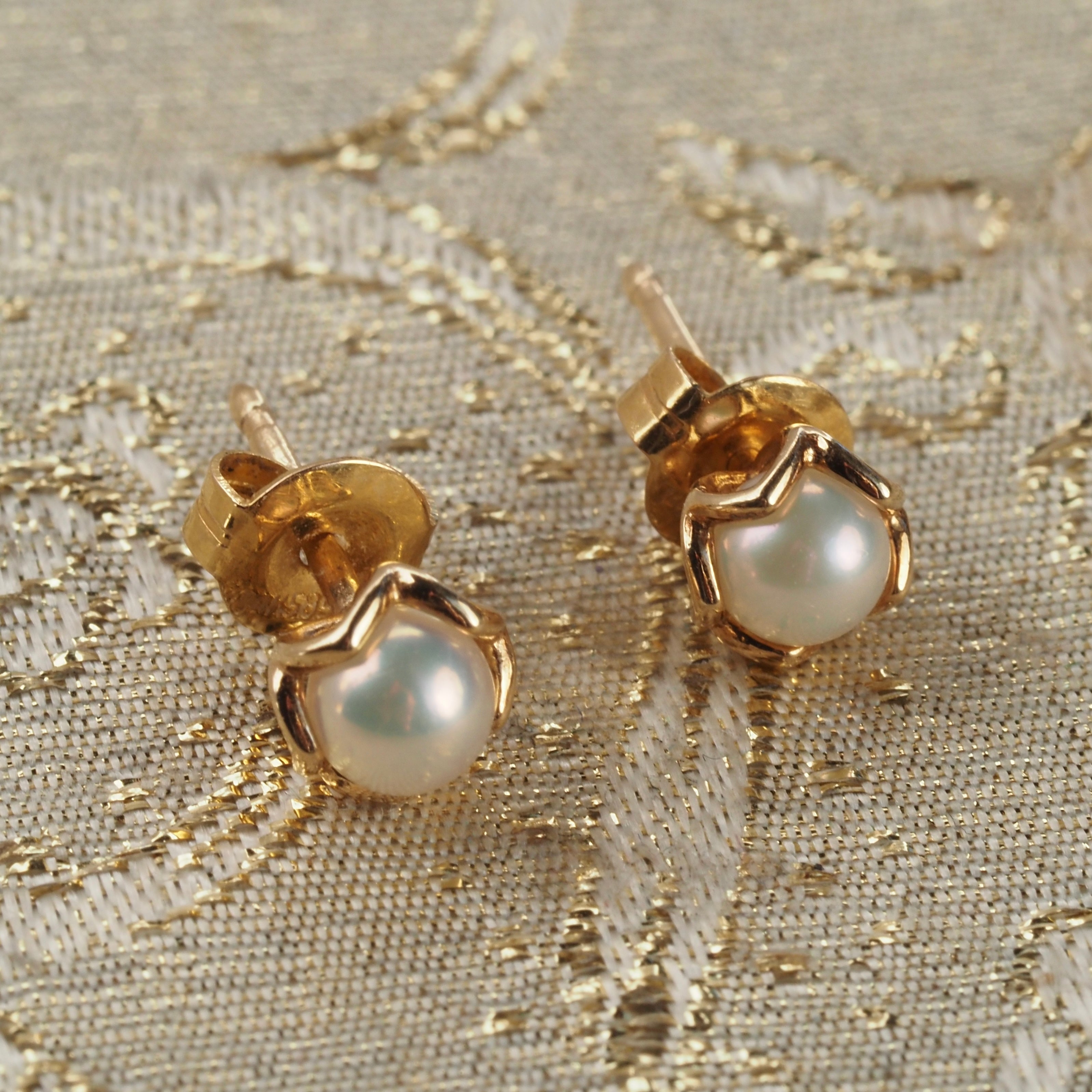 Vintage Pearl 14k Gold Stud Earrings