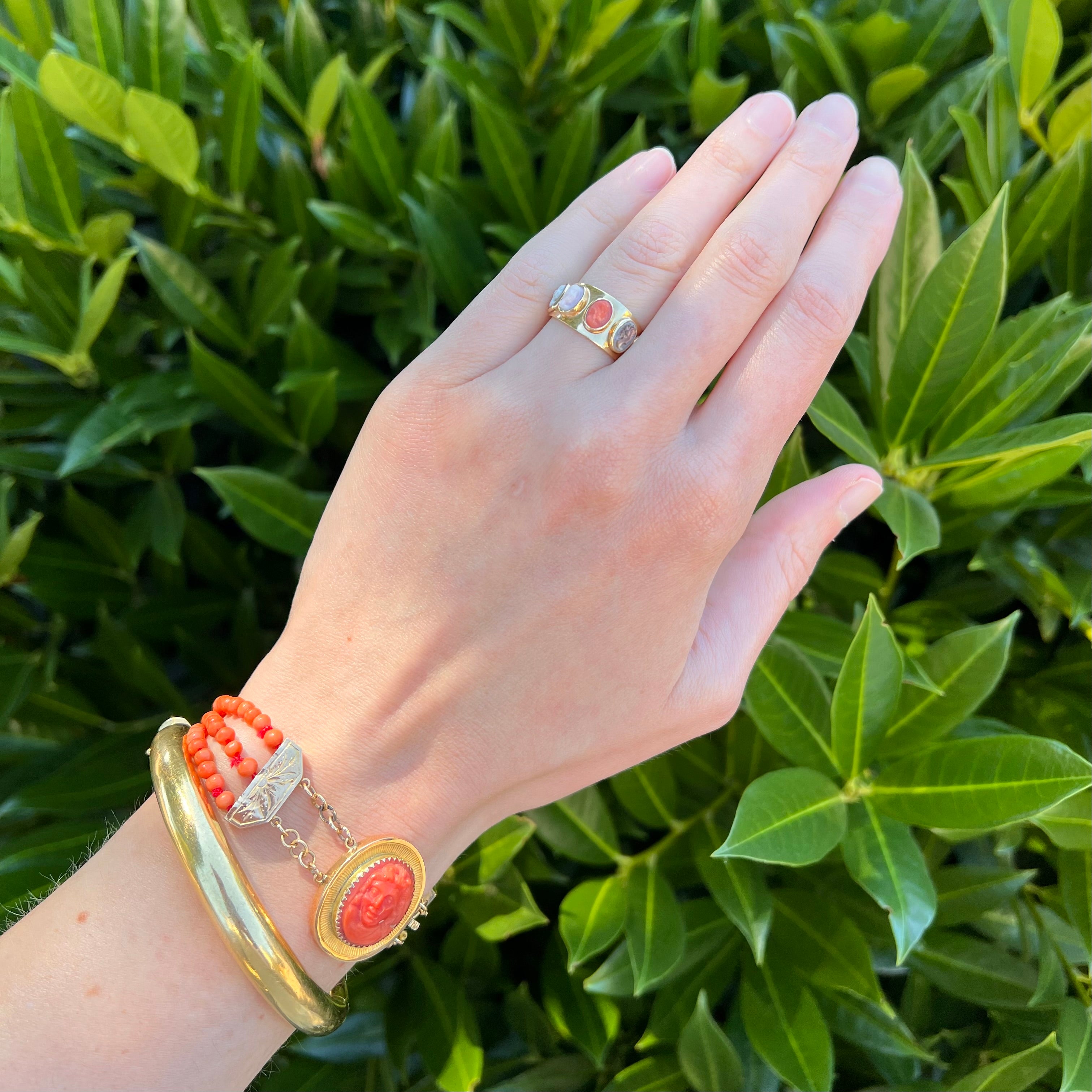 Vintage Cameo Coral Mother of Pearl and Shell 14k Gold Ring