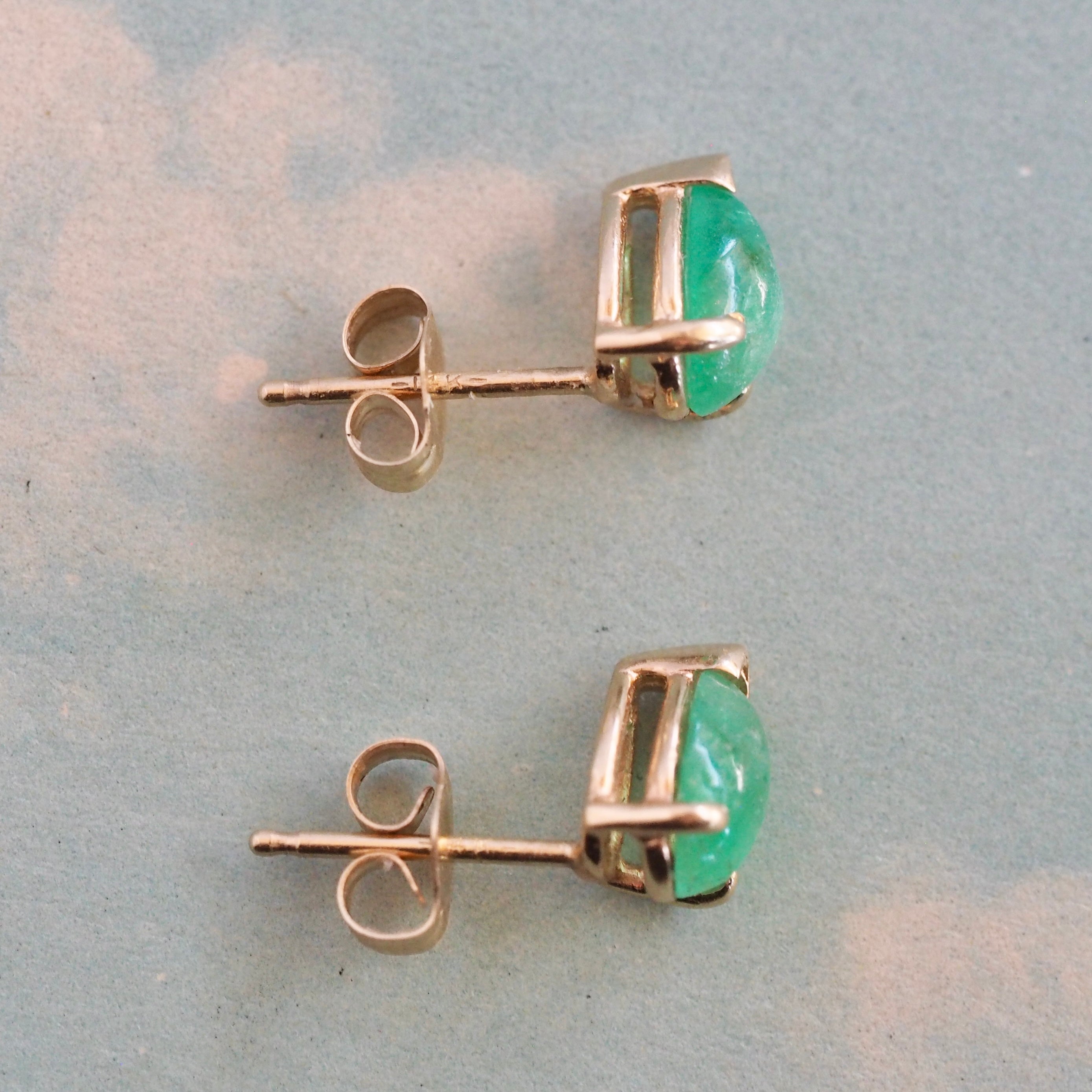 Vintage 14k Gold Emerald Pear Cabochon Stud Earrings