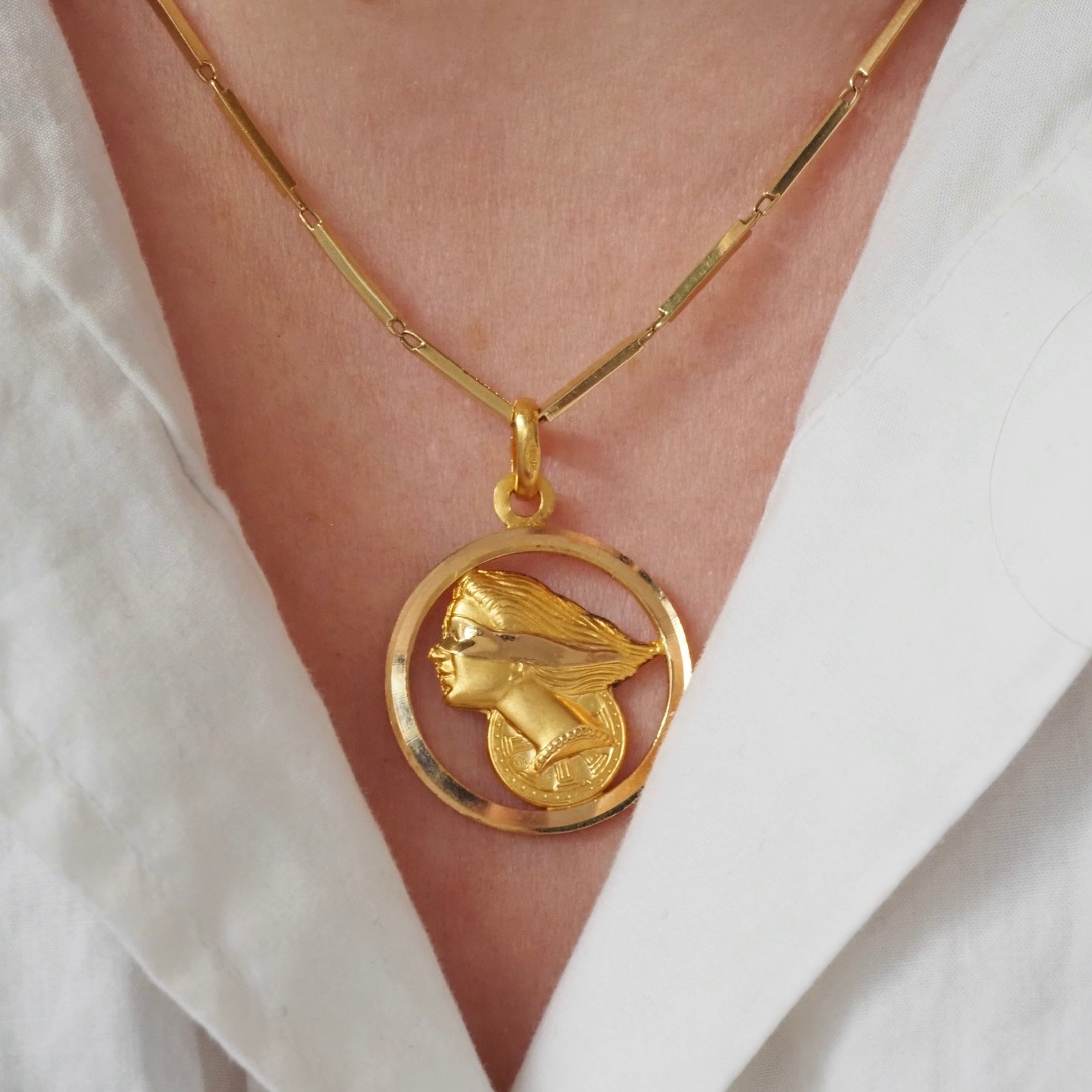 Vintage Italian Fortuna Bloomed 18k Gold Pendant
