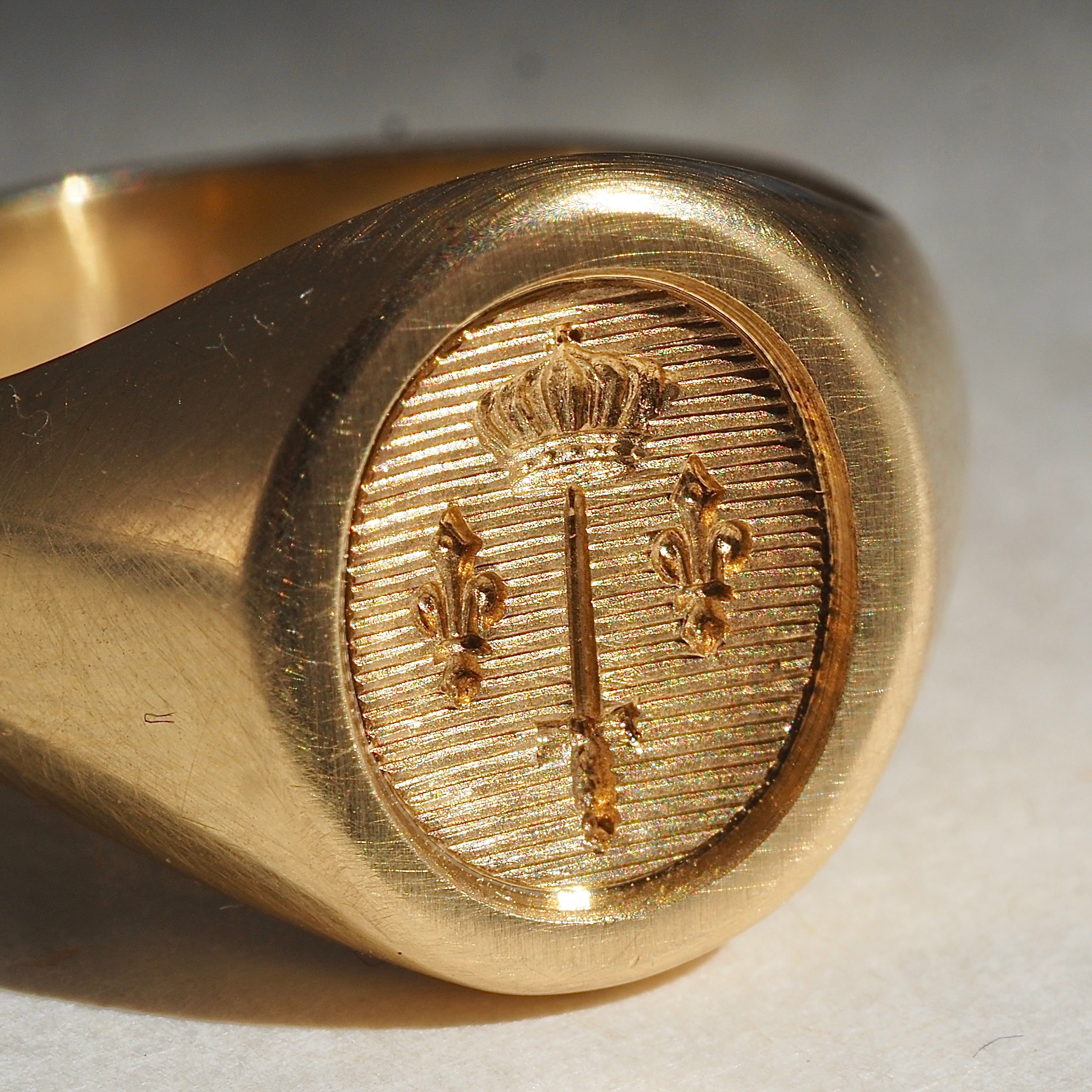 Vintage French Joan of Arc Coat of Arms Hand-Engraved 18k Gold Signet Ring