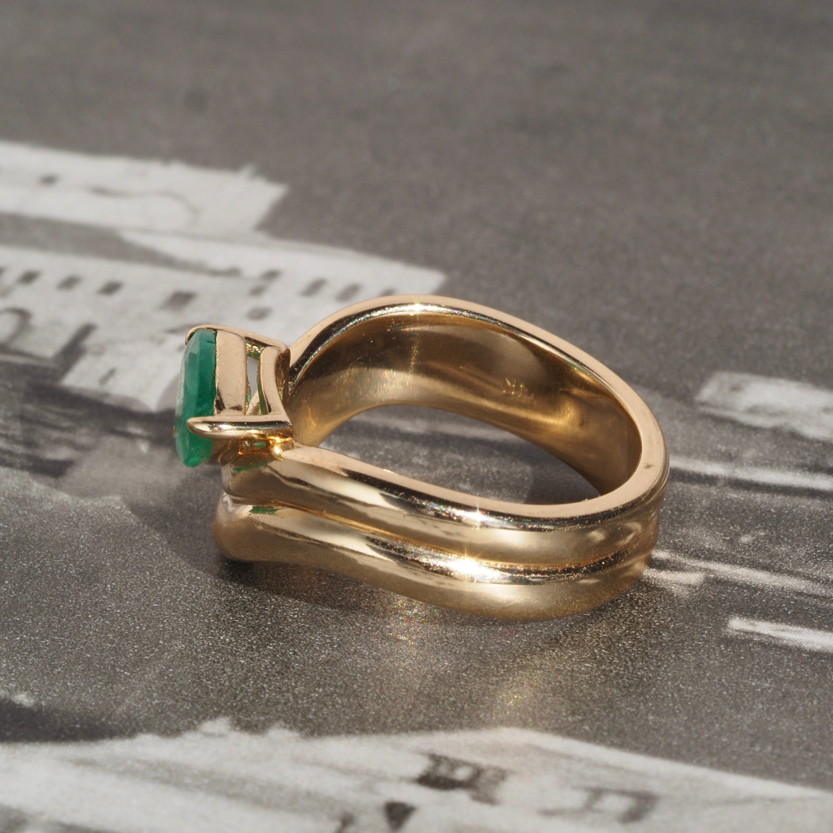 Vintage Modernist Style Pear Cut Emerald 14k Gold Double Wave Ring