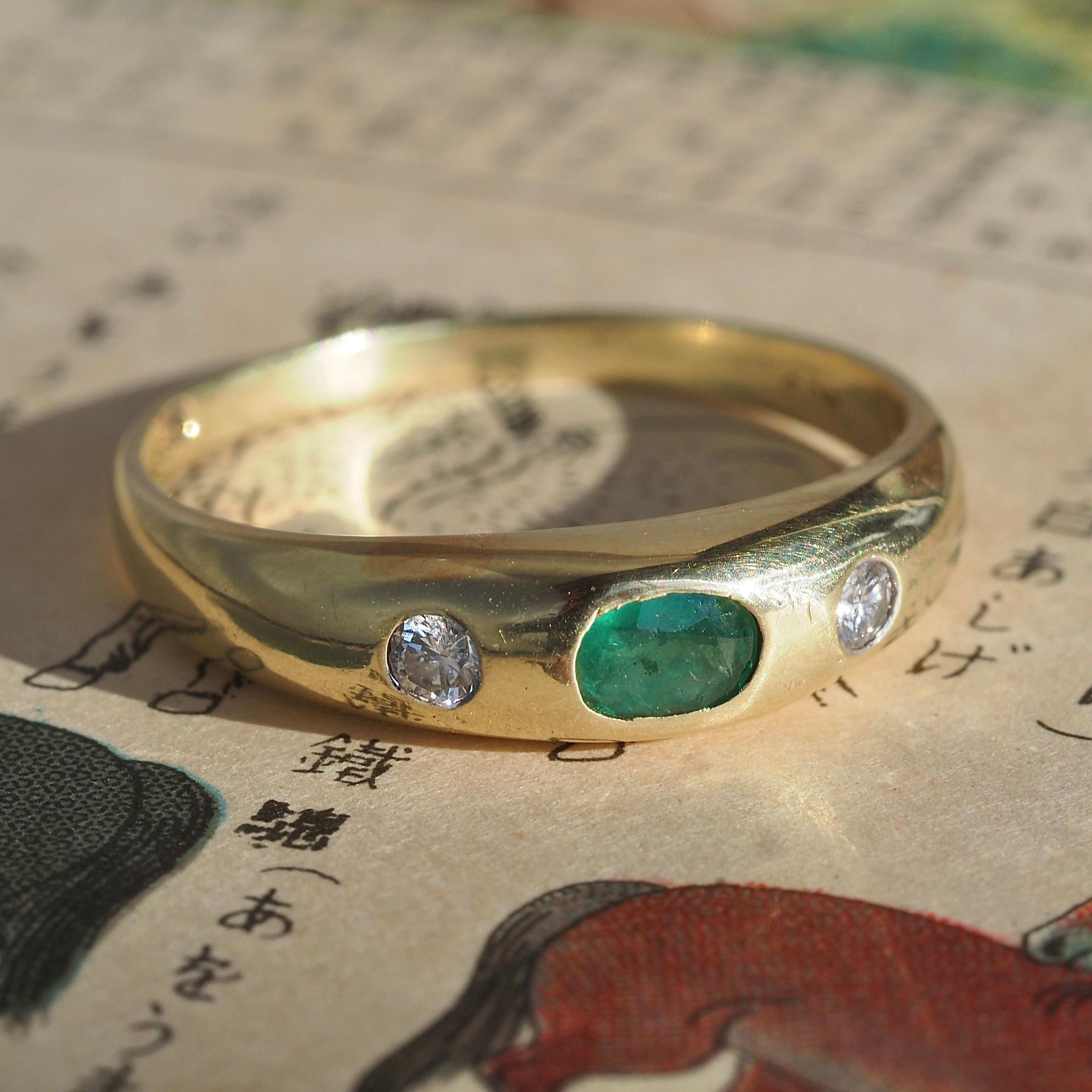 Vintage Emerald Round Brilliant Cut Diamond Flush Set Trilogy 14k Gold Dome Ring