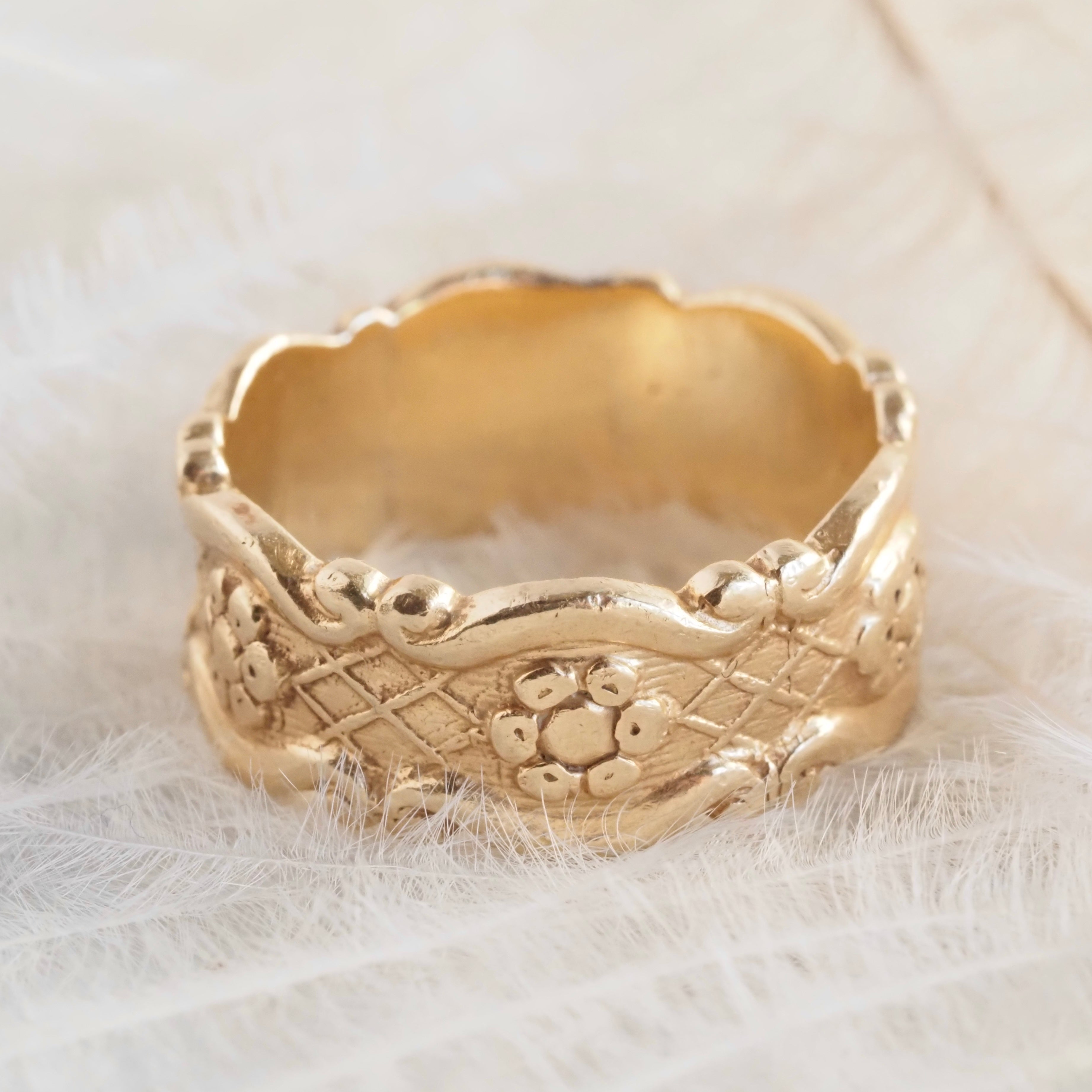 Vintage Floral Banner 14k Gold Band