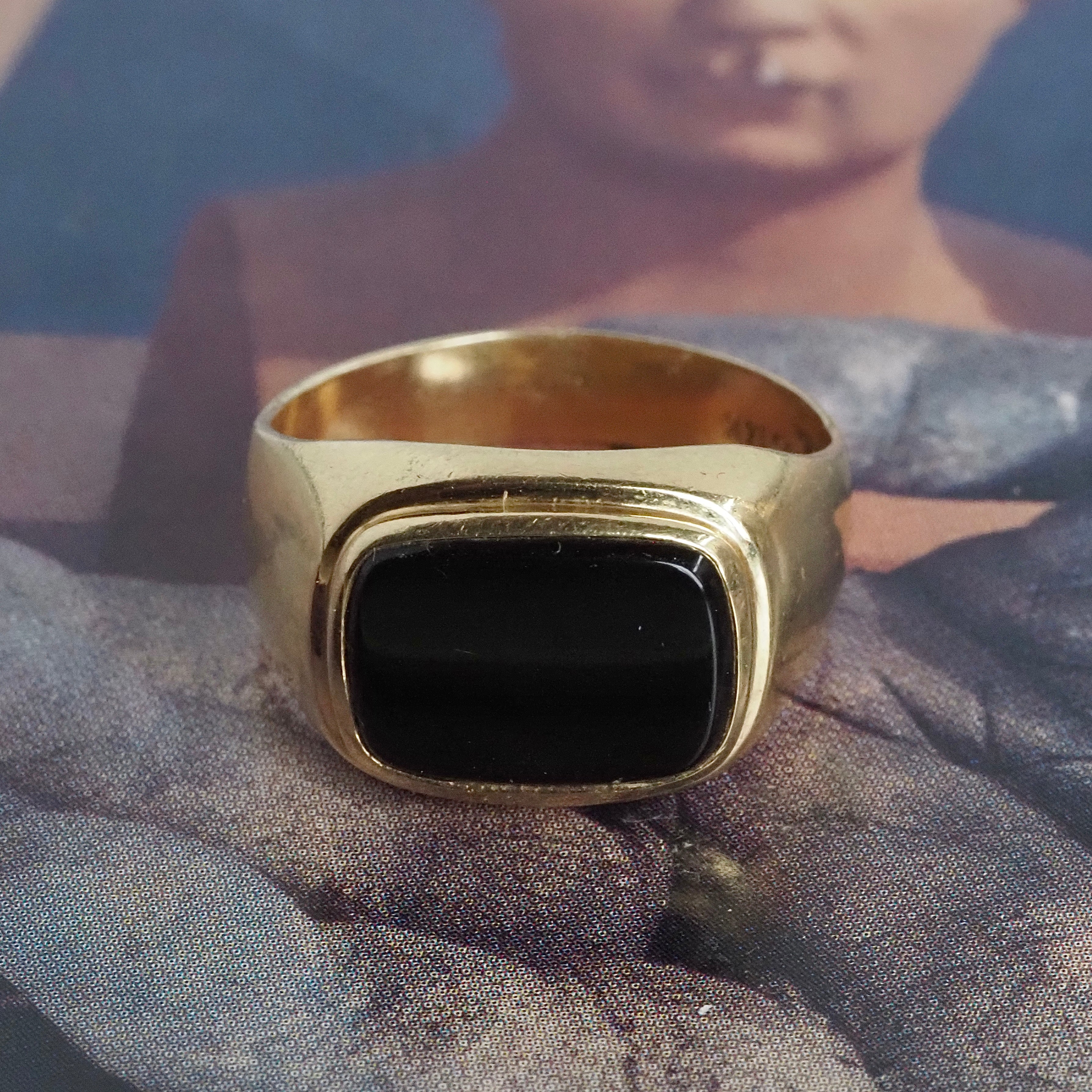 Vintage 14k Gold Onyx Signet Ring