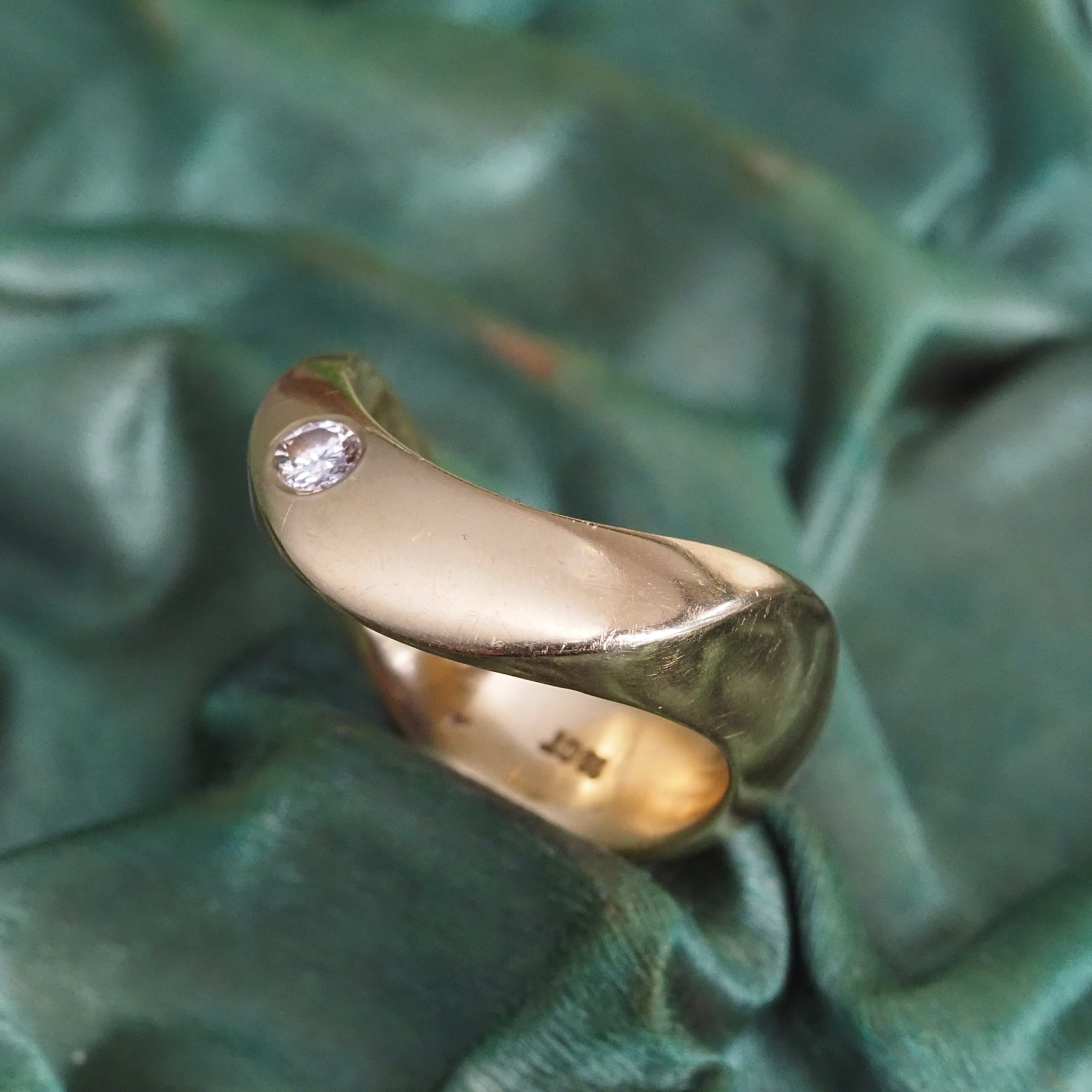 Vintage Mid-Century Diamond 18k Gold Wave Ring