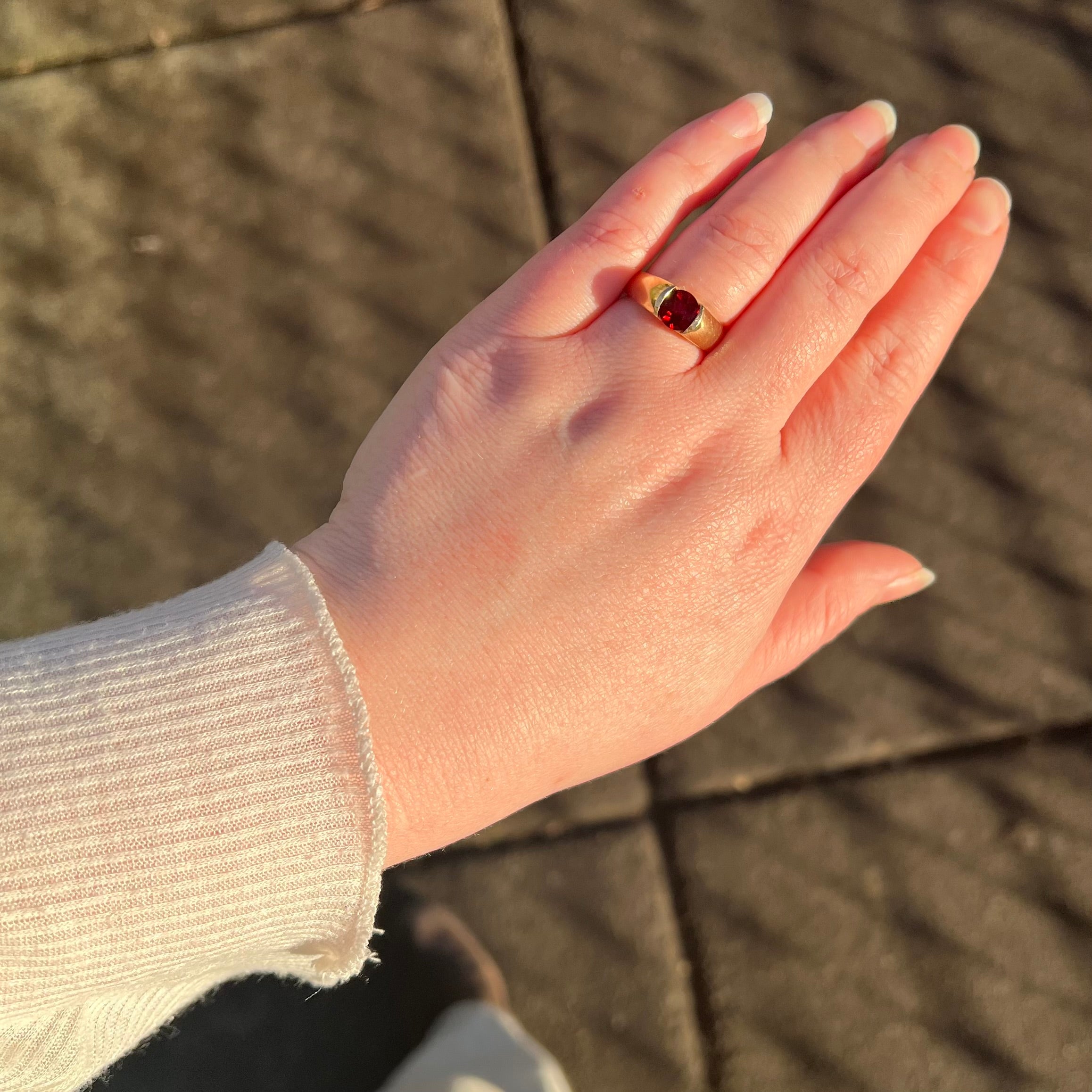 Vintage Buff Cut Garnet 14k Gold Ring