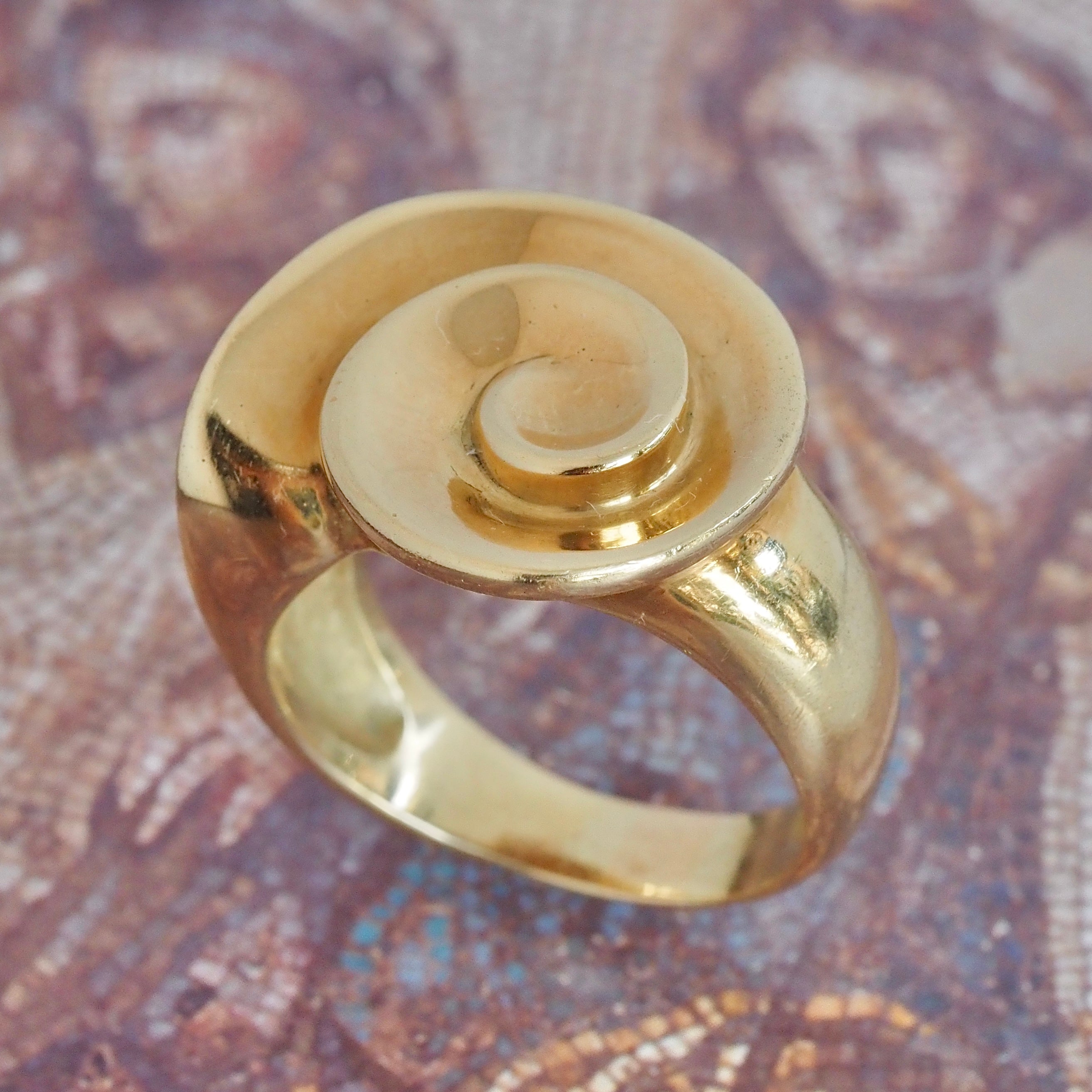 Vintage 18k Gold Nautilus Ring