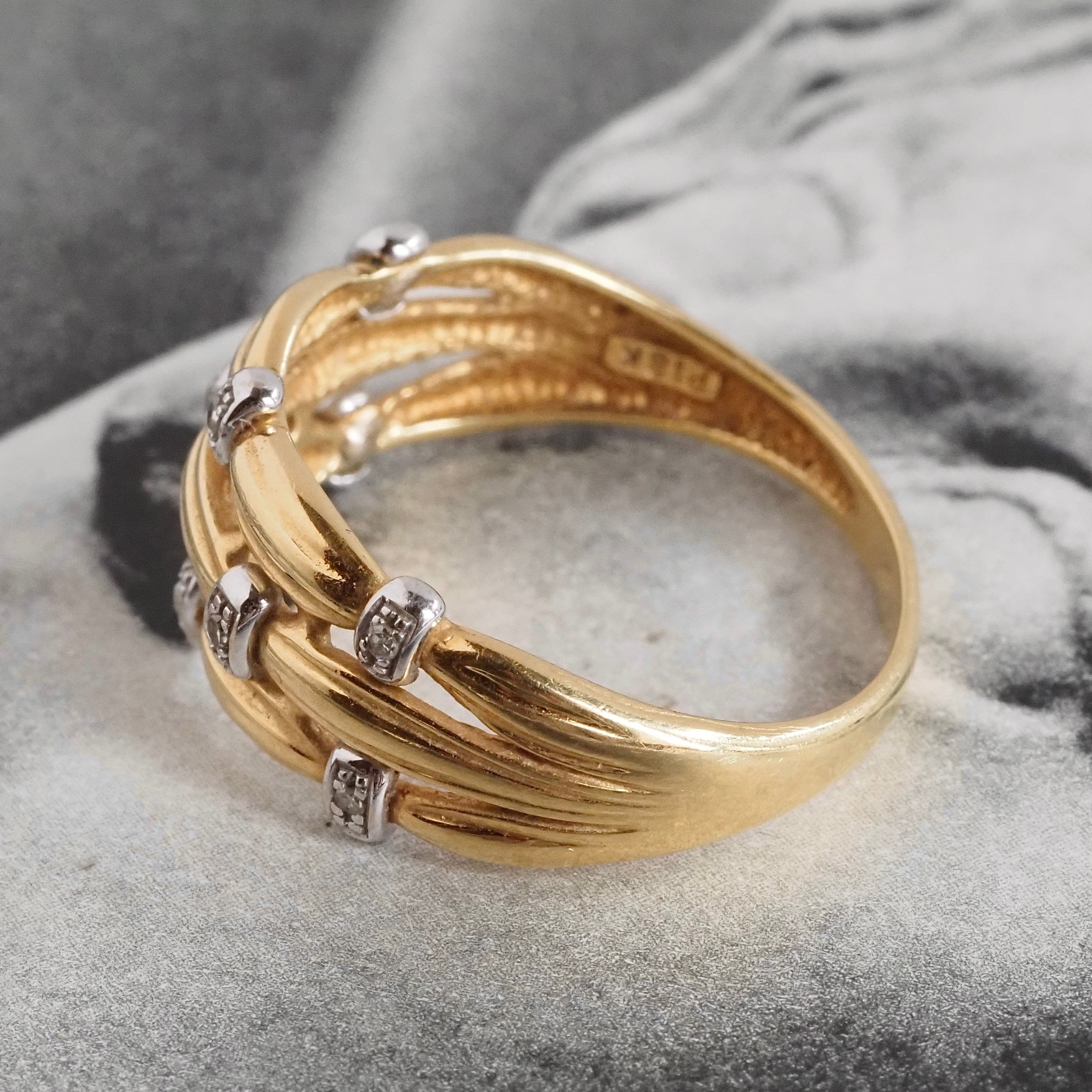 Vintage Reeded Diamond 18k Gold Tapered Band