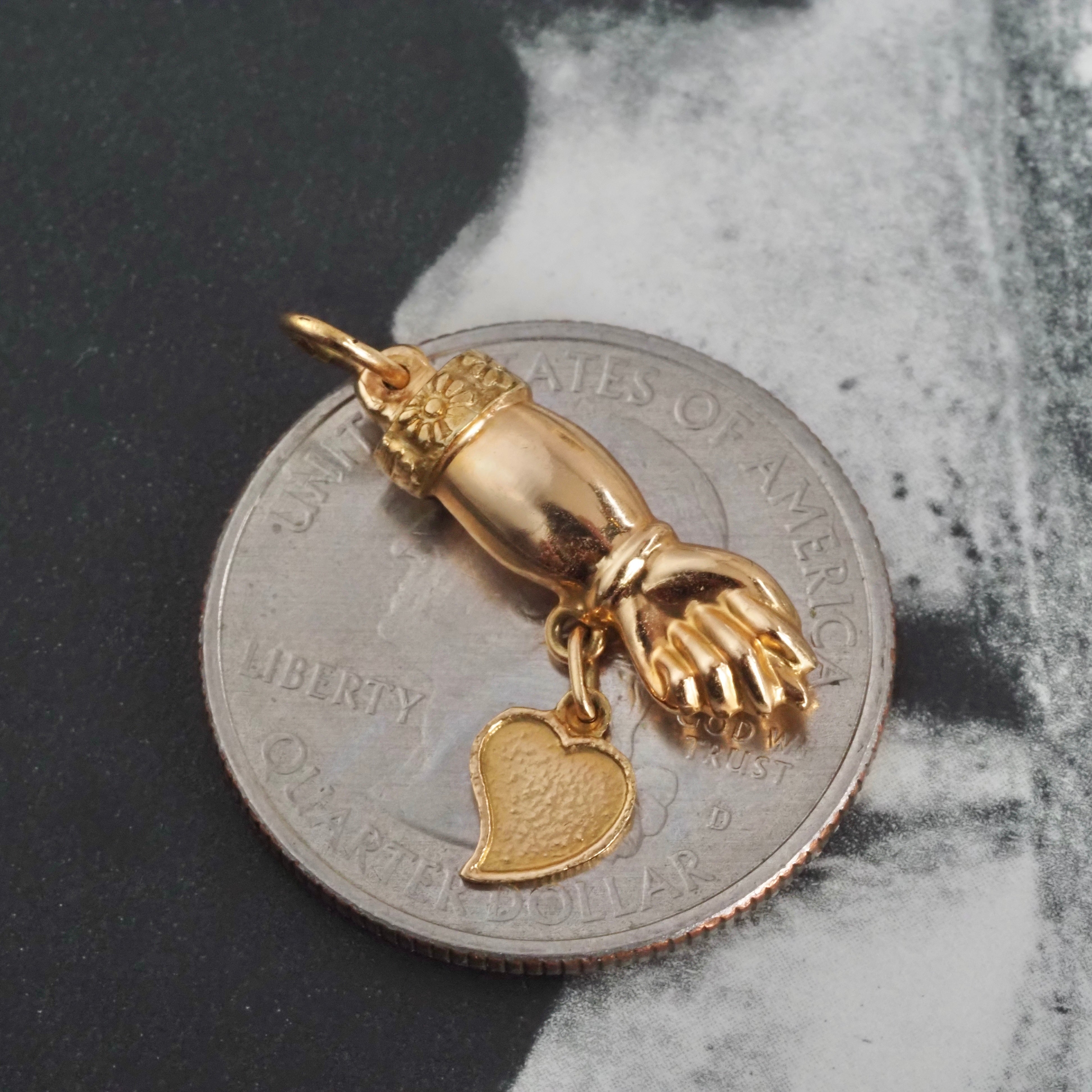 Vintage 18k Gold Mano Figa with Heart
