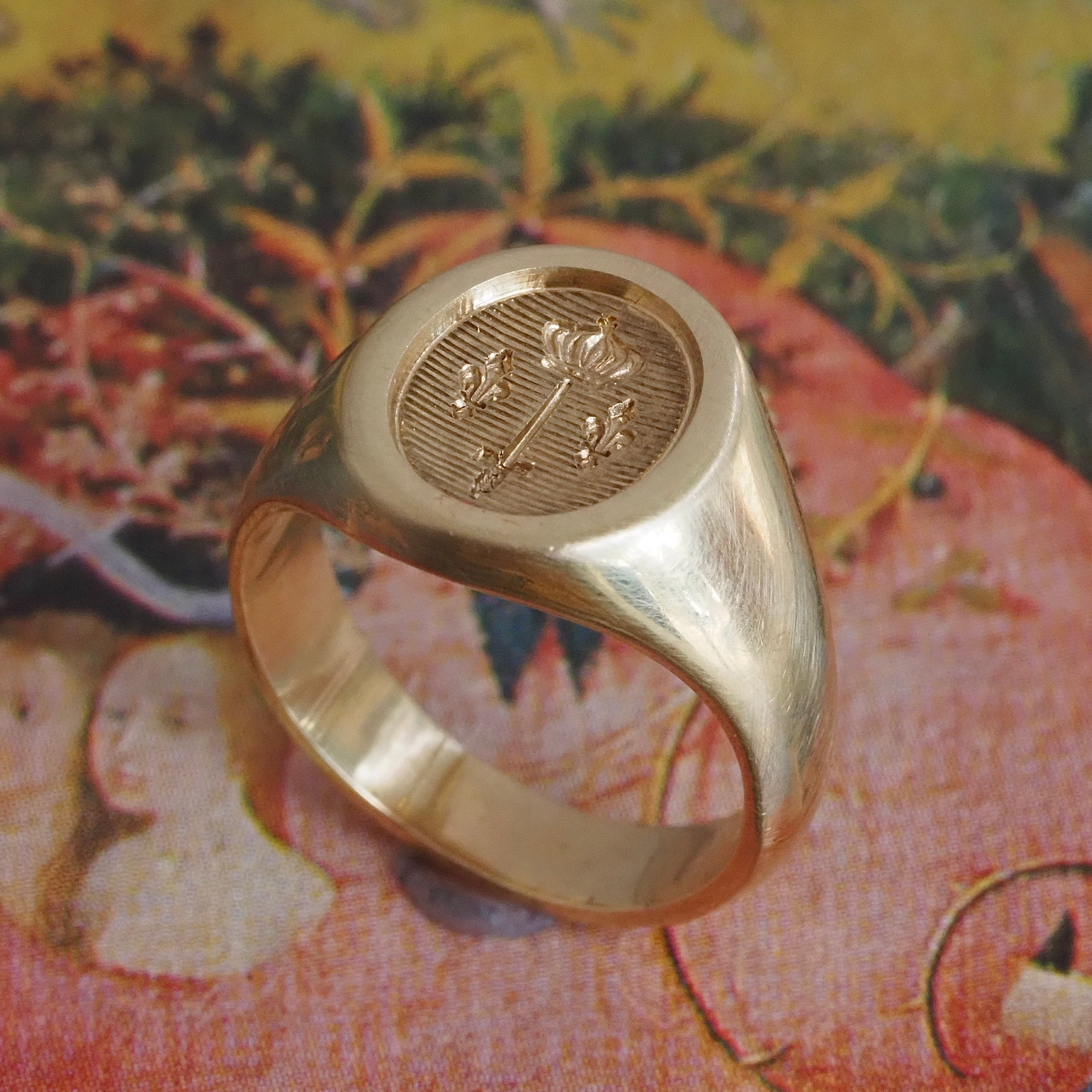 Vintage French Joan of Arc Coat of Arms Hand-Engraved 18k Gold Signet Ring