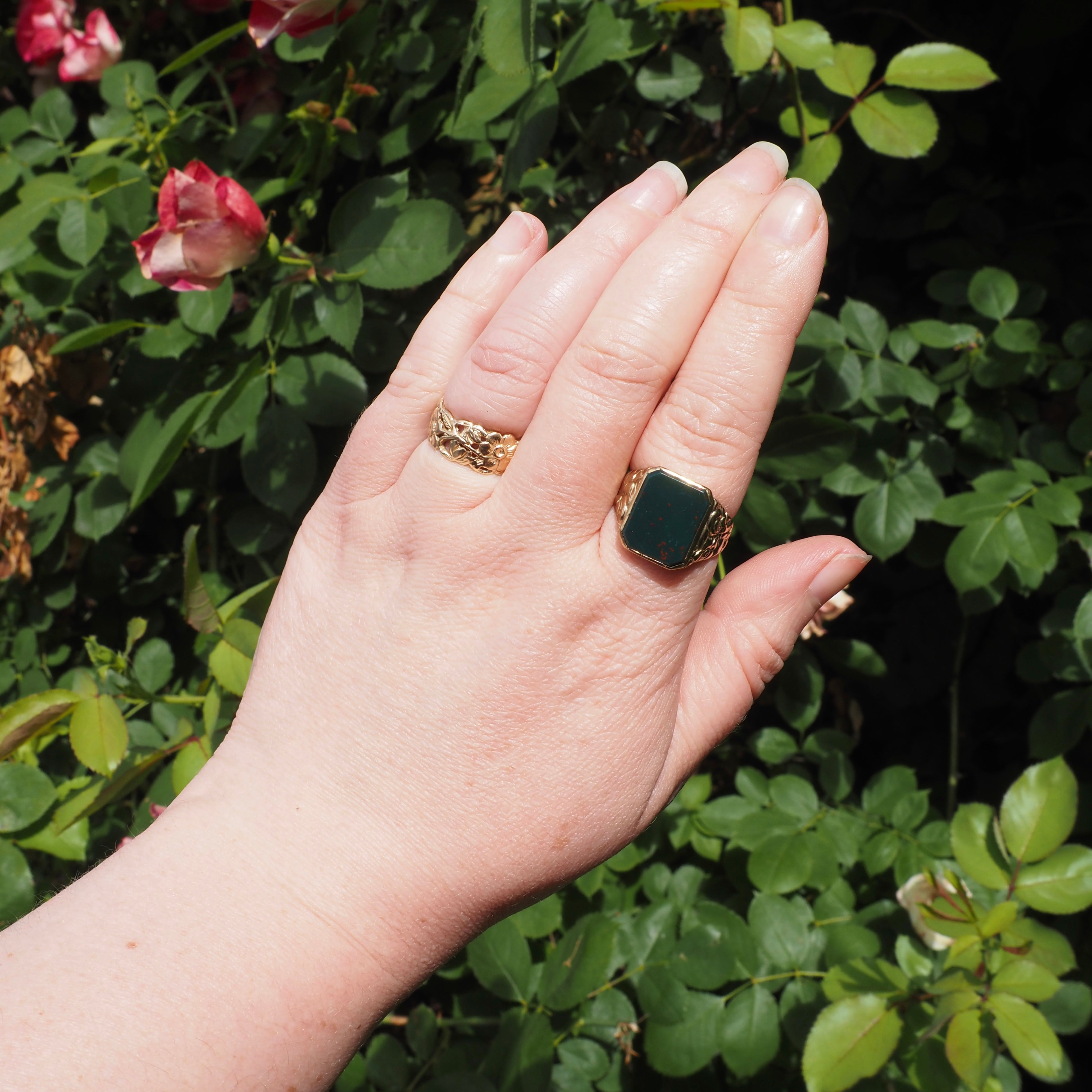 Vintage Bloodstone Floral 8k Gold Signet Ring