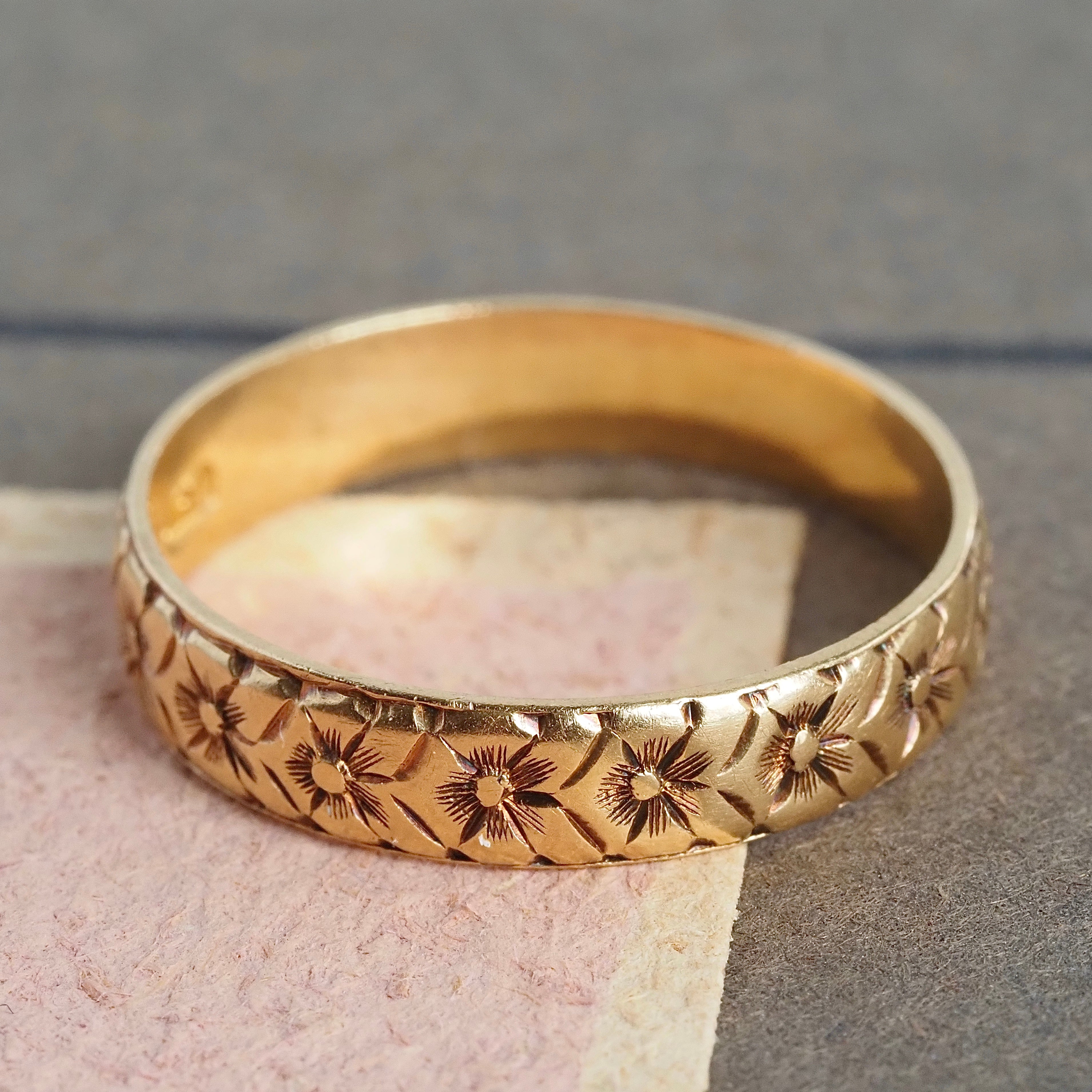 Antique Glasgow c. 1908 18k Gold Engraved Pansy Band