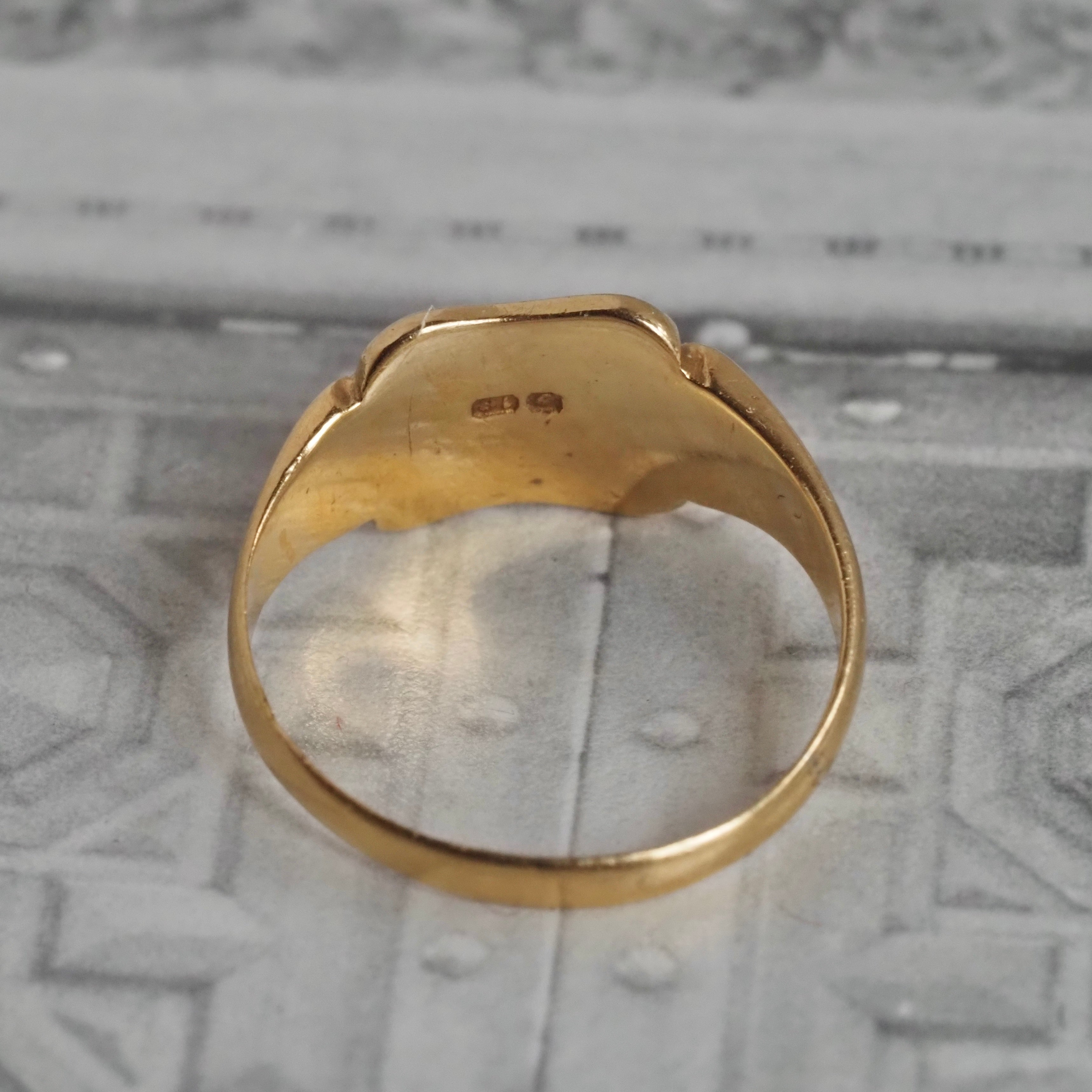 Antique 18k Gold Square Signet Ring
