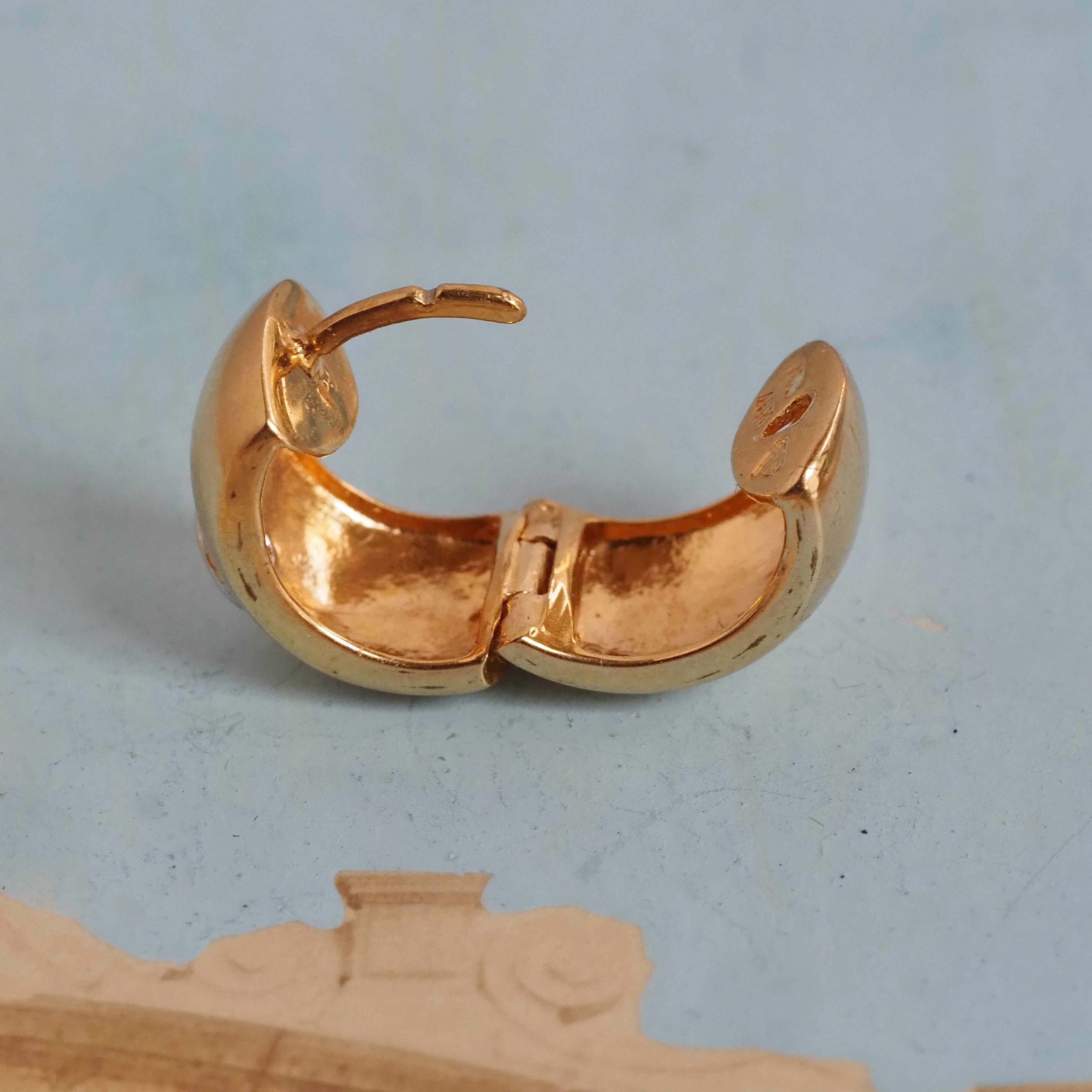 Vintage 18k Gold Brushed Diamond Hinged Huggie Hoops
